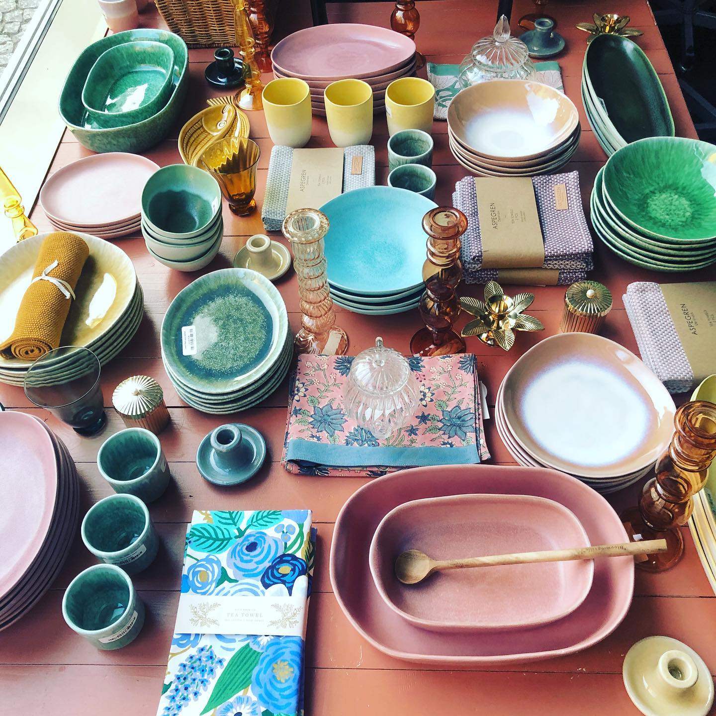 Bis später 🖤
Heute haben wir unseren Superbazaro von 12.00 bis 18.00 Uhr geöffnet…
.
.
.
#superbazaro #mädchenitaliener #riflepaperco #bungalowdk #alacollection #mulackstrasse #geschirr #keramik #shoppingmitte #shoppingmulackstrasse