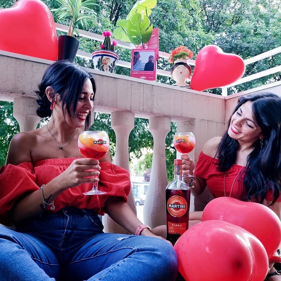 Andate a vedere cosa abbiamo combinato io e • @la__zucca 🥰🤩❤️🔛Brindiamo alla nostra amicizia, amica, che 𝒄𝒐𝒏𝒕𝒊𝒏𝒖𝒂 𝒂 𝒄𝒓𝒆𝒔𝒄𝒆𝒓𝒆, anche al di là della distanza più lunga. Thanks to @martiniit 🍸🥰 @martiniit #MartiniFiero #FriendshipDay