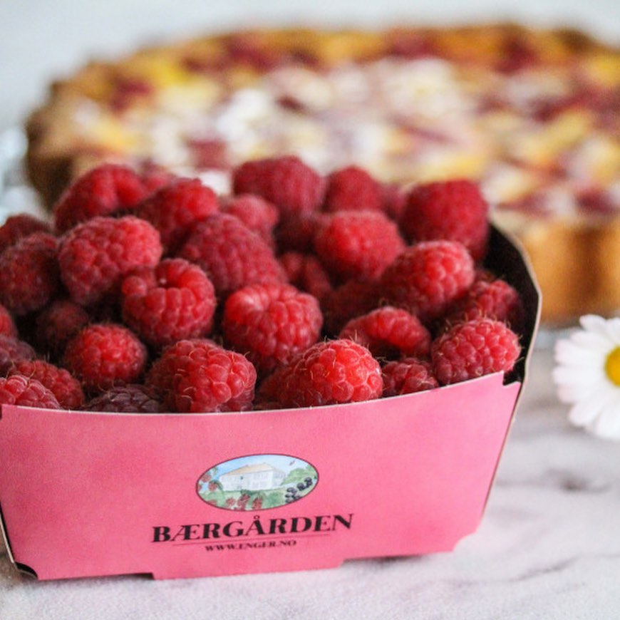 @kristine_lifeissweet deler oppskrift på verdens beste bringebærpai - selvfølgelig med de beste bringebærene fra Bærgården ♡
Ring 917 96 096 for bestilling!