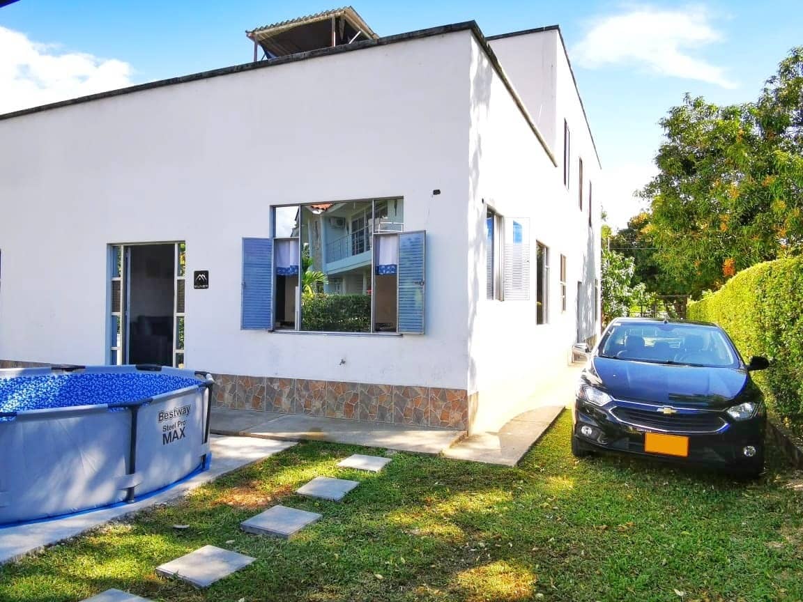 Hoy estamos. estrenando nuestra casa pequeña para 6 personas 🥳🎉.
La casa tiene 2 habitaciones, piscina privada, parqueadero, sala, comedor, cocina y baño.
Es perfecta para un fin de semana en familia.
www.casa.muner.com.co
.
#muner #tolima #casamuner #casaparaalquilar #casaparaalquilarenmelgar #melgar #casasenmelgar #lagomelgar #condominioelruby #elrubycountryclub #elrubyMelgar #vacaciones