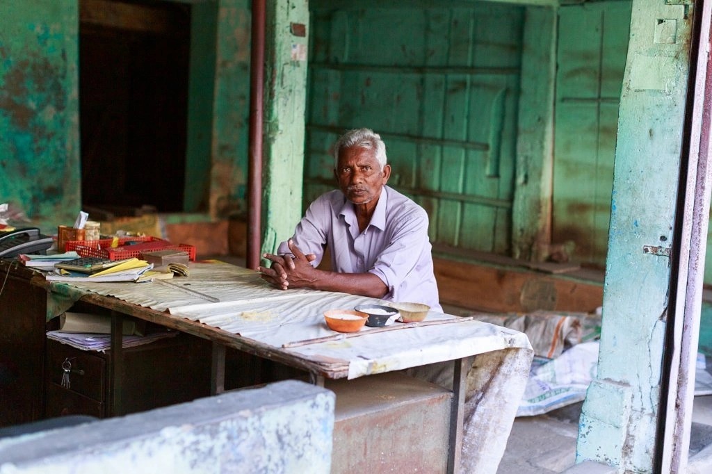 Bazaard Road en Cochin, India.
Nunca entendí que vendían en este negocio, primer día en Asia, fué como haber aterrizado en Marte. Esta y otras de la serie de retratos de la India están disponibles en Hicetnunc.
Que catzo es Hicetnunc? Una plataforma de ventas de NFT en el blockchain de Tezos.
Que? Que es tezos? Es cómo un bitcoin pero latino, accesible y ecológico.
#nfts #ftphotography #portraitphotography @onhicetnunc @hicetnunc2000
#tezos