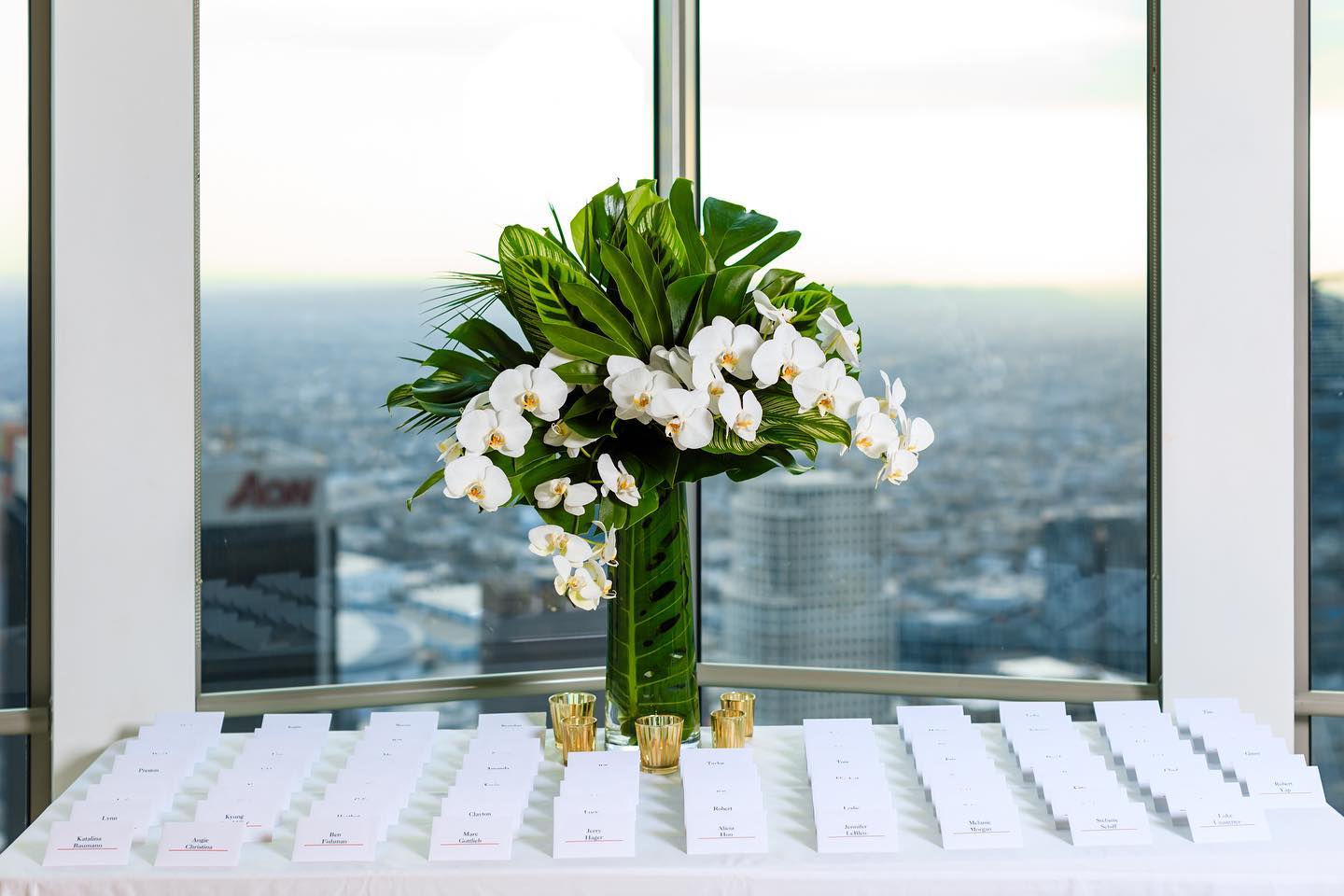 An elegant corporate holiday dinner hosted for 98 guests in beautiful Los Angeles. Need a planner? Contact us today, our holiday schedule is filling up.
#estesdesigngroup #modernevents #holidayparty #corporateholidayparty #corporateevents #dallas #dallastexas #rockwalltx #eventplanning #eventdesigner #heathtx #rockwallcounty #events #corporateplanner