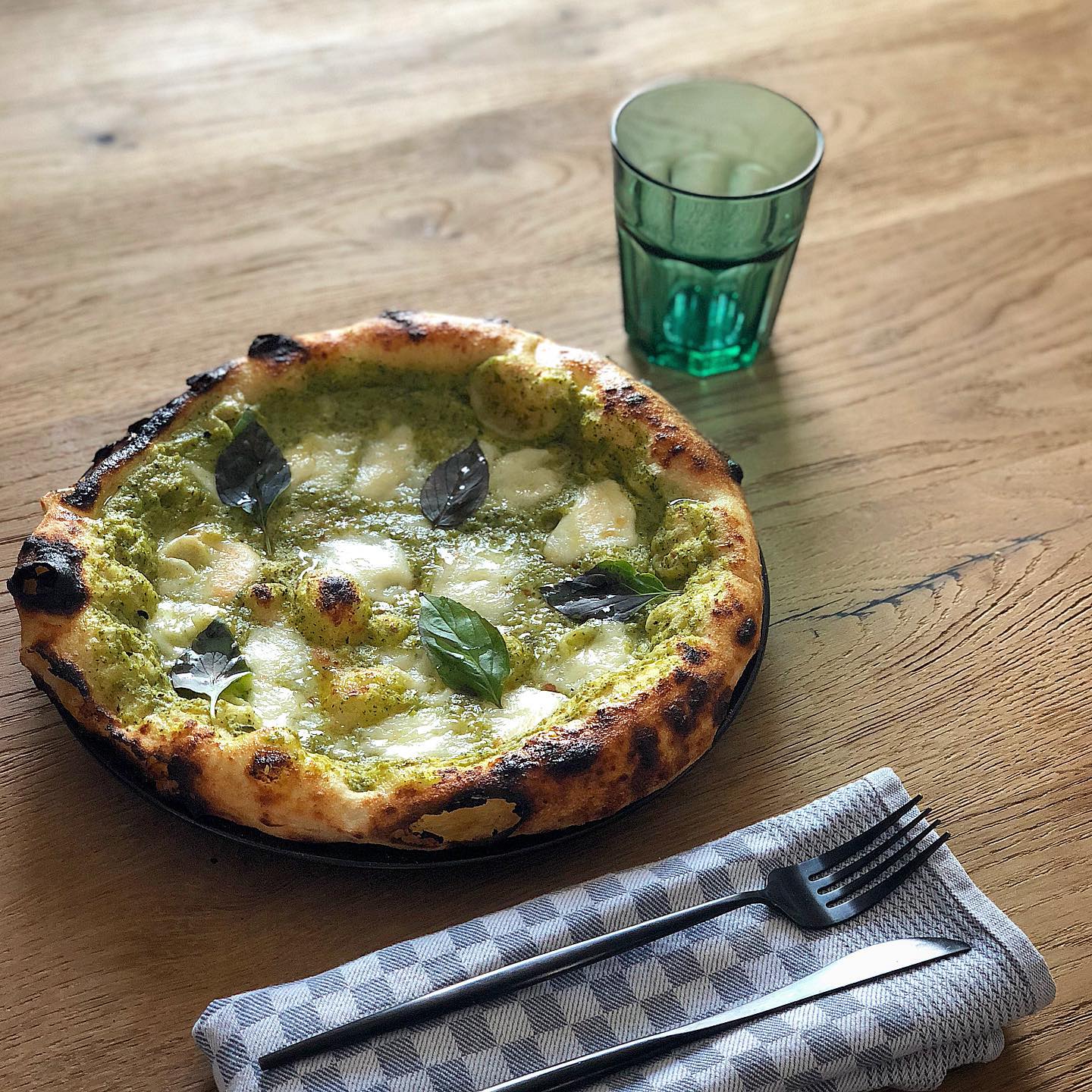 Always enjoy the little things, for one day you will look back and realize that they were big things 🥒
🍕baked in @oonihq
🍕enjoyed with zucchini from @grosbusch.lu
🍕made with love with @mulinocaputo
🍕topped with @latteriasorrentina mozzarella
🍕shared with people you love
#pizzalife