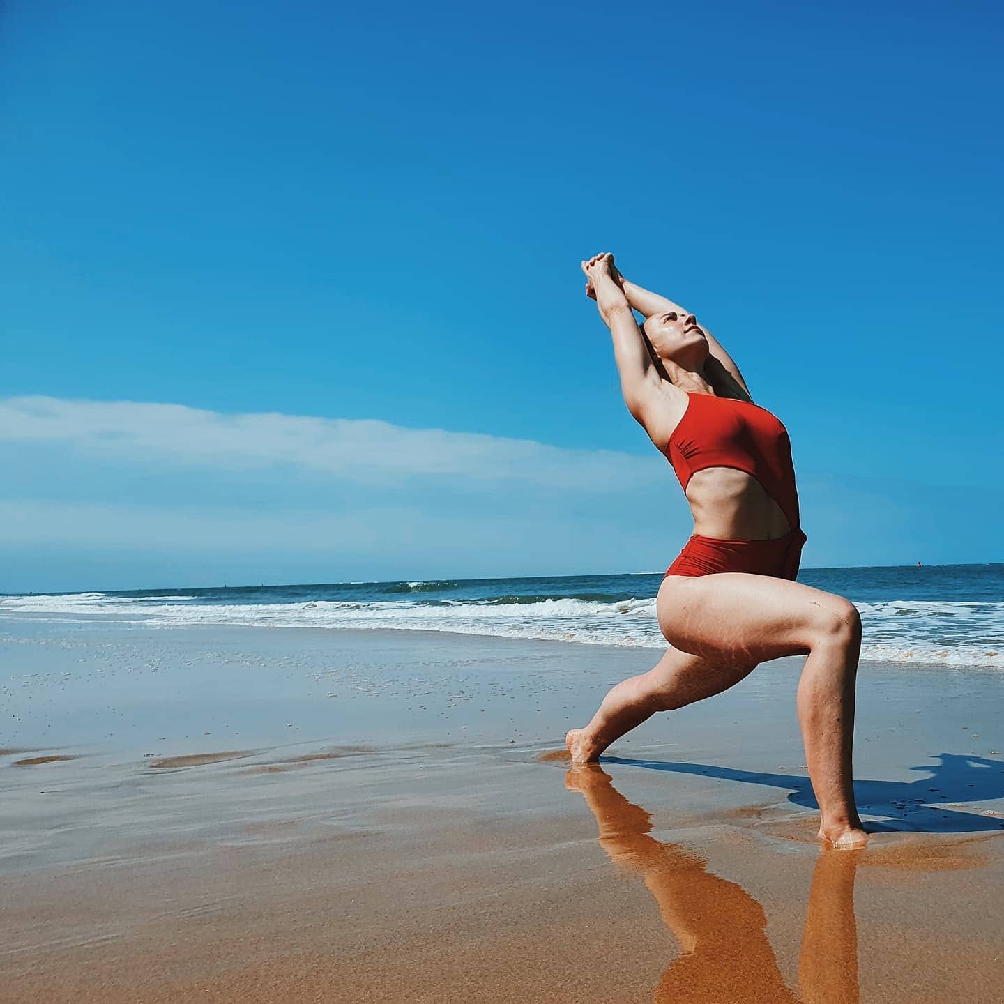 🐟🌊⛱
📷 @ludovicpiscioneri
#yoga #yogaflow #dancer #highlungepose #yogainspiration #yogapractice #yogafrance #latremblade #oceanatlantique #vacances #oysho #oyshobeachwear