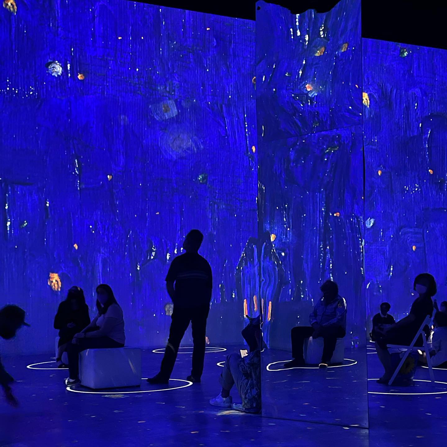 If you’re in #LA right now check out some #vangogh art in a fully immersive environment at the #vangoghexperience
#artinstallation #experential