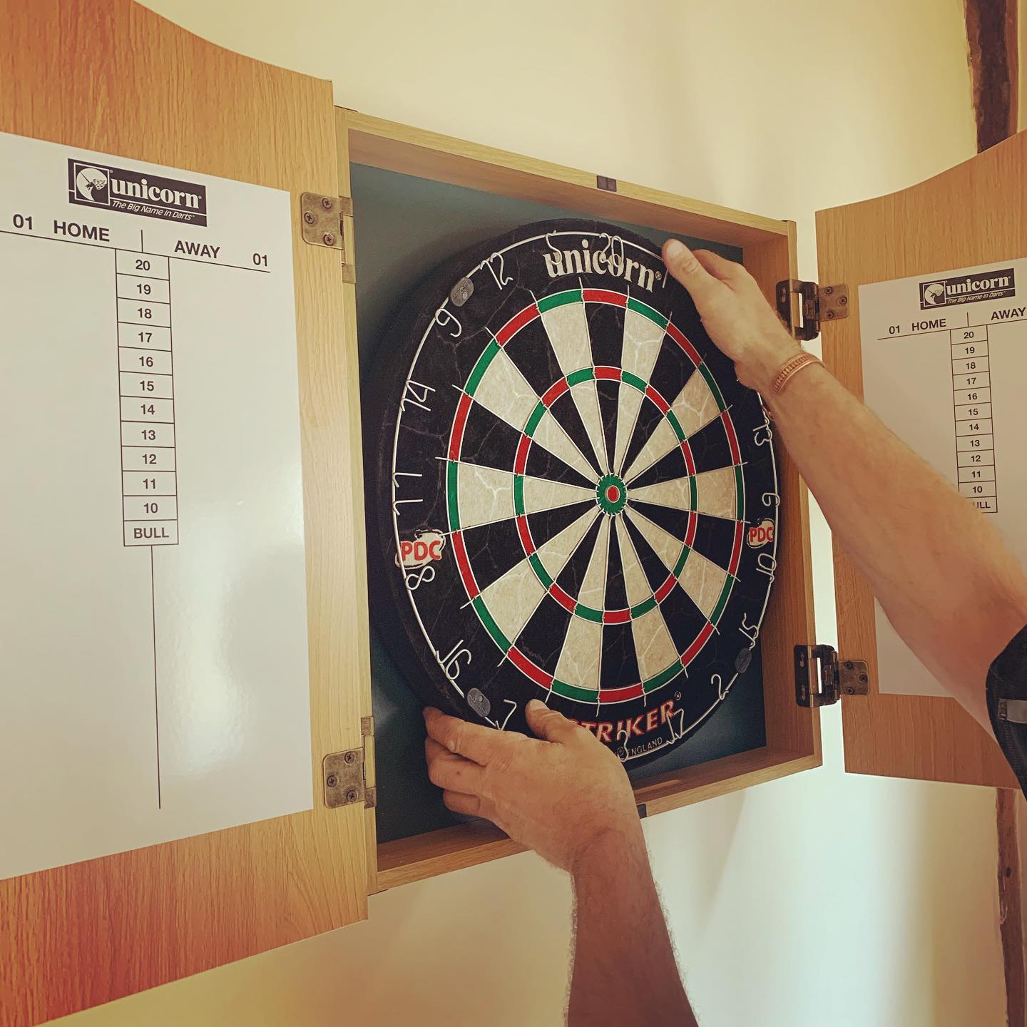 The darts board is up...
The Pac-Man is being assembled....
The table football has been delivered...
Just the pool table and air hockey to be delivered next week and the games room will be complete 🎯
#gamesroom #darts #dartsboard #pacman #pooltable #airhockey #tablefootball #familyholiday #holidayinwales #visitwales