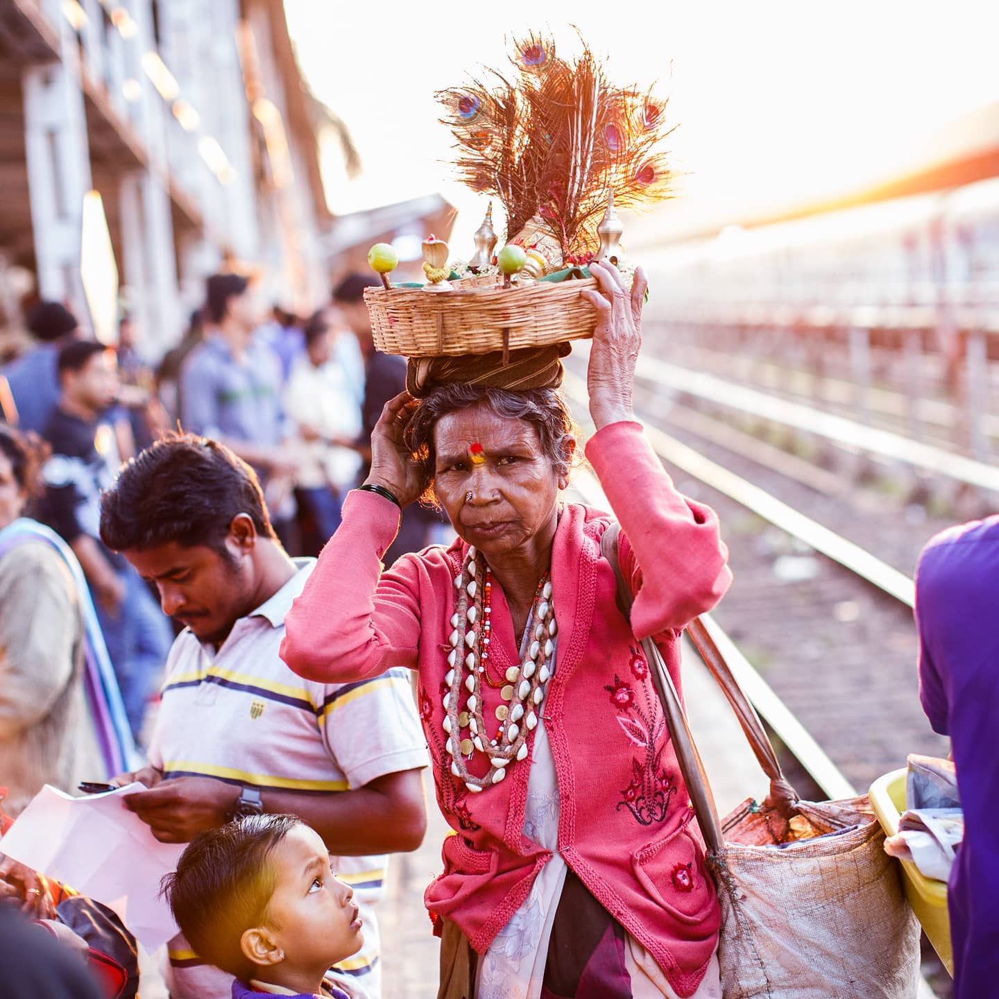 Las estaciones de tren son siempre un ejercicio etnográfico hermoso, aca y en la India. ( China te la debo ).
Train stations are always a beautiful ethnographic exercise, here and in India. (China I owe you).
NFT available on @onhicetnunc
Link on profile.
#nftphotography
#nftart #hicetnunc2000 #portraitphotography #nftarg