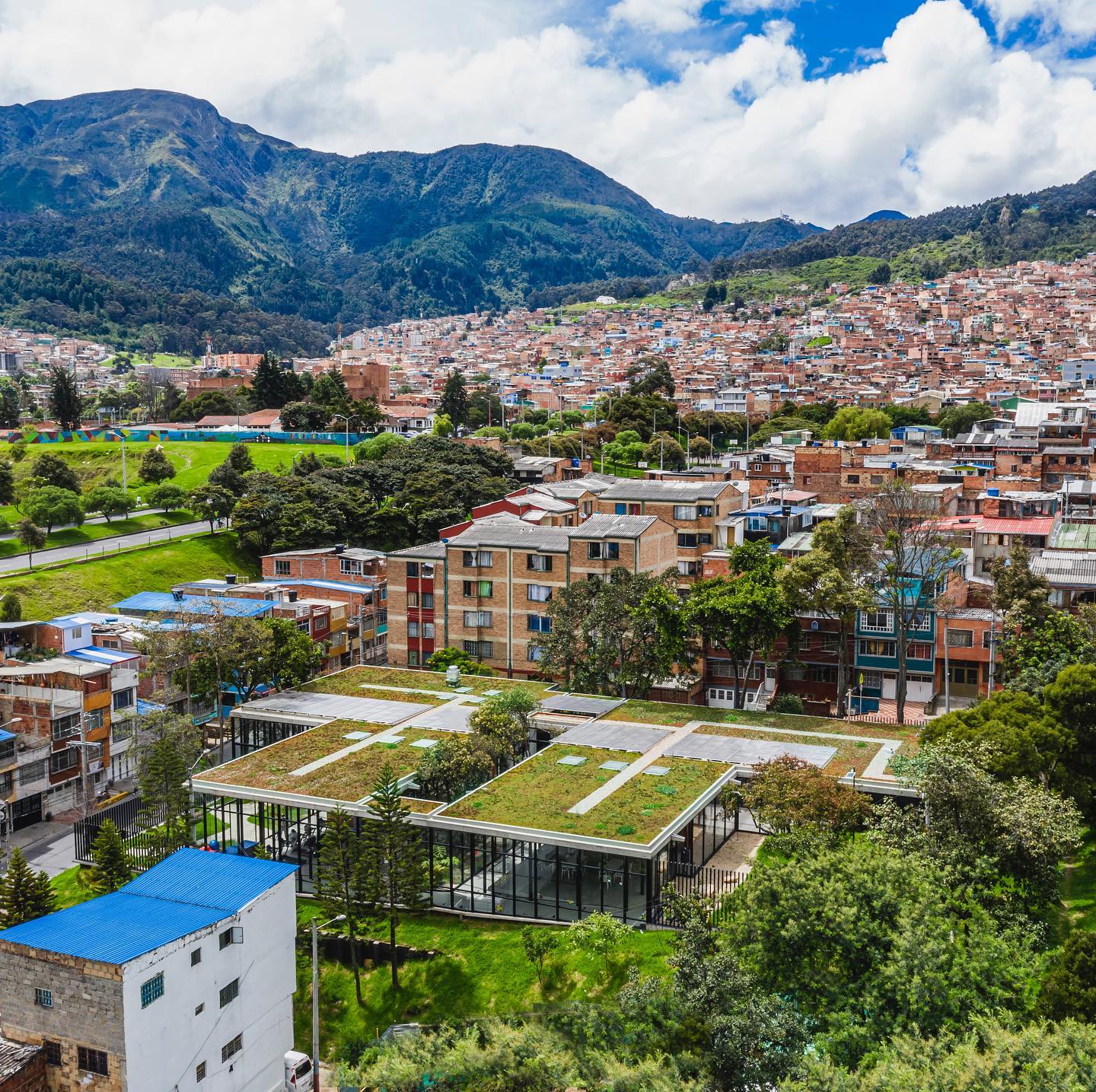 Muy felices de ver nuestro Centro Día para el adulto mayor terminado!
Adjudicado a través de concurso público en 2017 y diseñado con nuestro socio @niro_arquitectura, el Centro Día gira en torno a las masas de arboles existentes, preservándolas y conformando 3 patios principales.
Diseño: @oau.studio + @niro_arquitectura
Diseño Estructural: Luis Fernandez Cañón
Fotografía: @pr.arq
#centrodia #latinamericanarchitecture #tbna #seniorsclub #elderlycare #thebestnewarchitects #secretariadeintegracionsocial #sdis #architecture #urbanism #dezeen #designboom #archinect