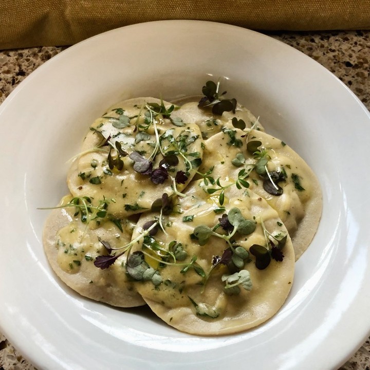 Chicken Ravioli made with gluten free quinoa flour with a white wine, veg stock & tarragon reduction & micro herbs.
BOOM!!!
Chef, you'd be proud of me @patriziocara
#moenandsons #amisaorgani #planetorganic #homemadepasta