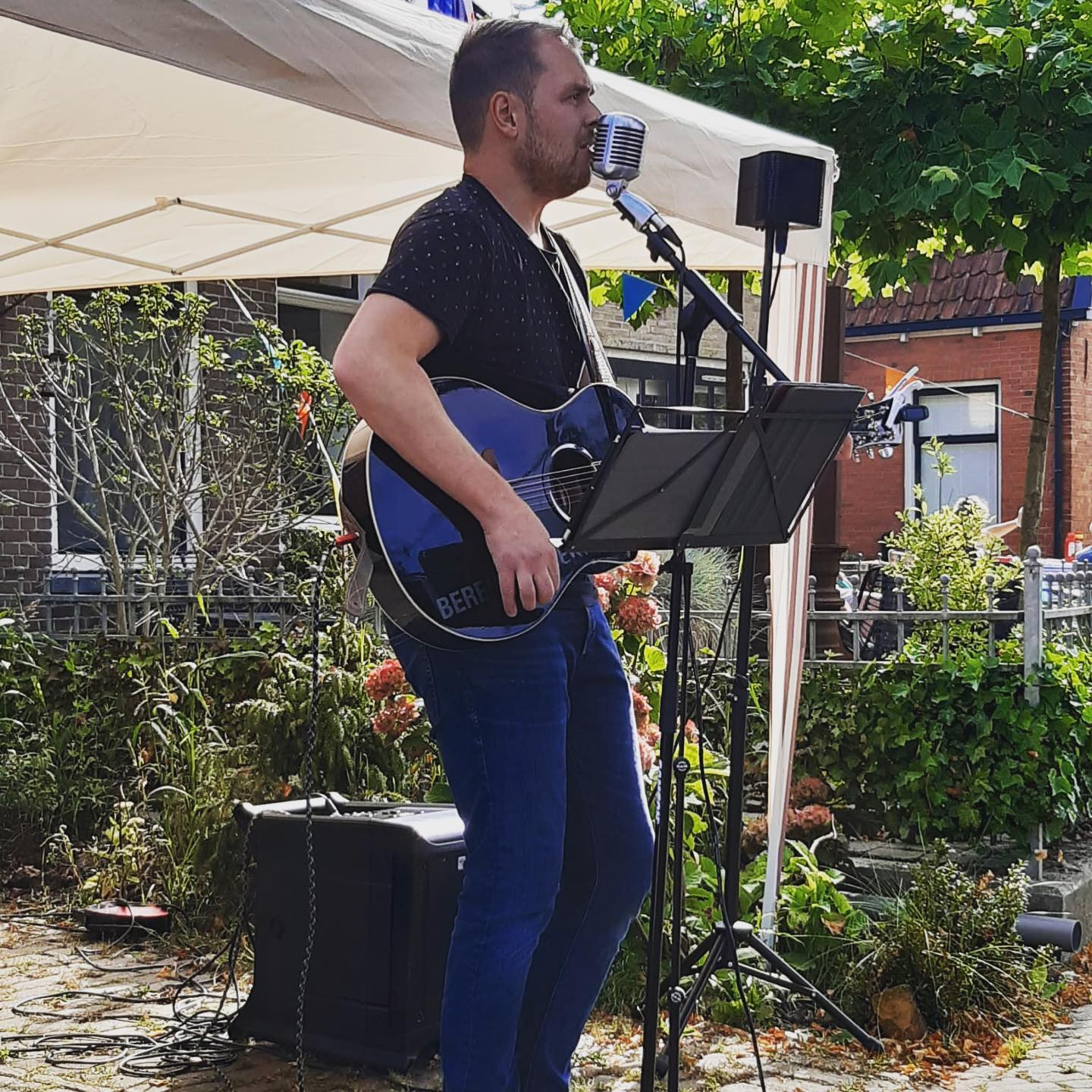 Vandaag heerlijk gespeeld bij kleintje Gondelvaart in Aldeboarn. Vanavond nog even gezellig bij het kampvuur spelen🤘#heerlijkedag #music #makemusic