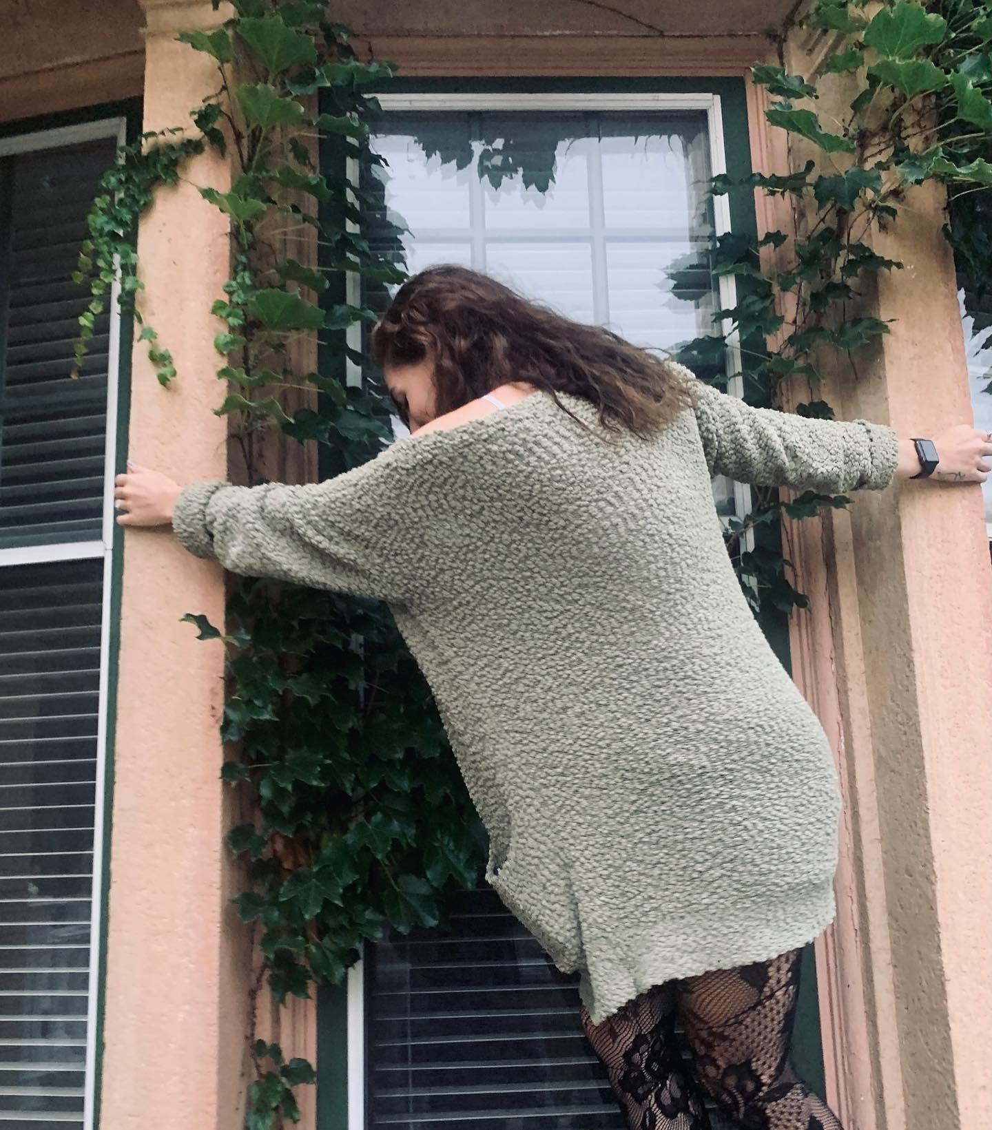 CANDIDS>>>> #photography #lighting #set #model #modeling #city #cityphotography #college #besties #candid #hair #curlyhair