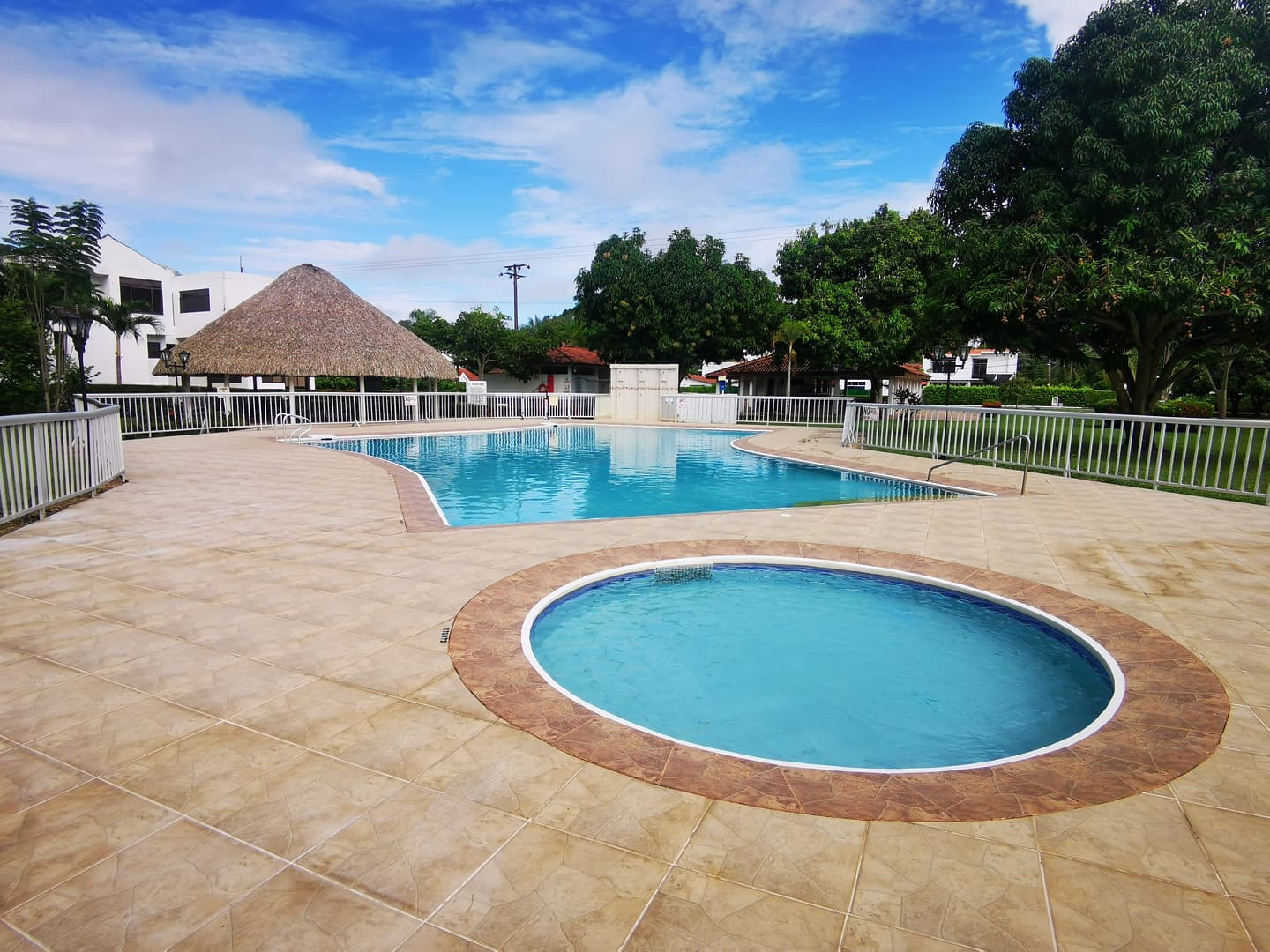 🔥Ven a disfrutar la piscina de Casa Muner.
🏡Todos son bienvenidos a nuestra casa, los esperamos con los brazos abiertos.
💵Tenemos excelentes precios.
.
www.casa.muner.com.co
.
#muner #tolima #casamuner #casaparaalquilar #casaparaalquilarenmelgar #melgar #casasenmelgar