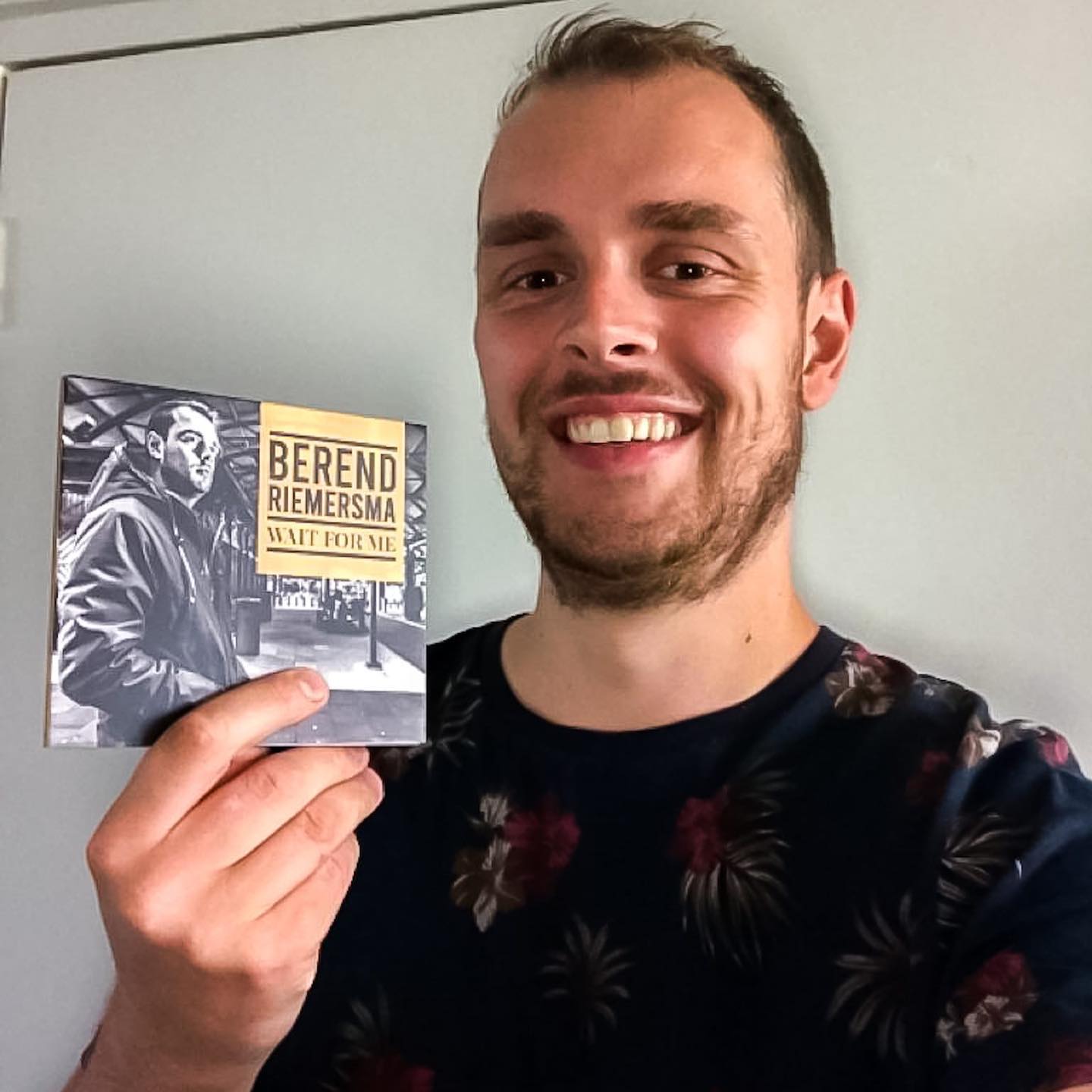 MIJN NIEUWE ALBUM IS ONDERWEG!
Ik had jullie een leuk nieuwtje beloofd! En nu is het eindelijk zover dat na 2 keer uitstellen mijn album op 22 oktober gaat verschijnen.
Ook zullen er in aanloop naar de release een aantal akoestische versies online komen van liedjes die op het album staan.
Like en deel dit bericht in je stories, tag mij daar in en win een album! Ik geef 2 albums weg, eind oktober maak ik de winnaars bekend!
Pre-order het album nu! Link in bio😁