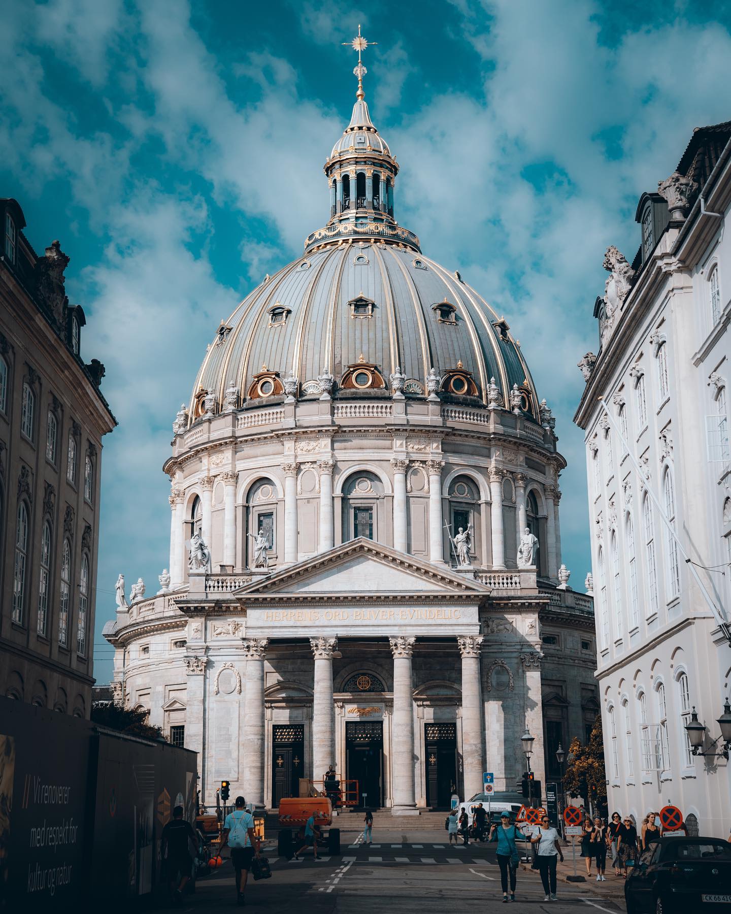 Frederik's Church (Danish: Frederiks Kirke), popularly known as The Marble Church.
.
.
.
.
#copenhagenphotography #copenhagenphotographer #copenhagenlife #copenhagen🇩🇰 #copenhagenarchitecture