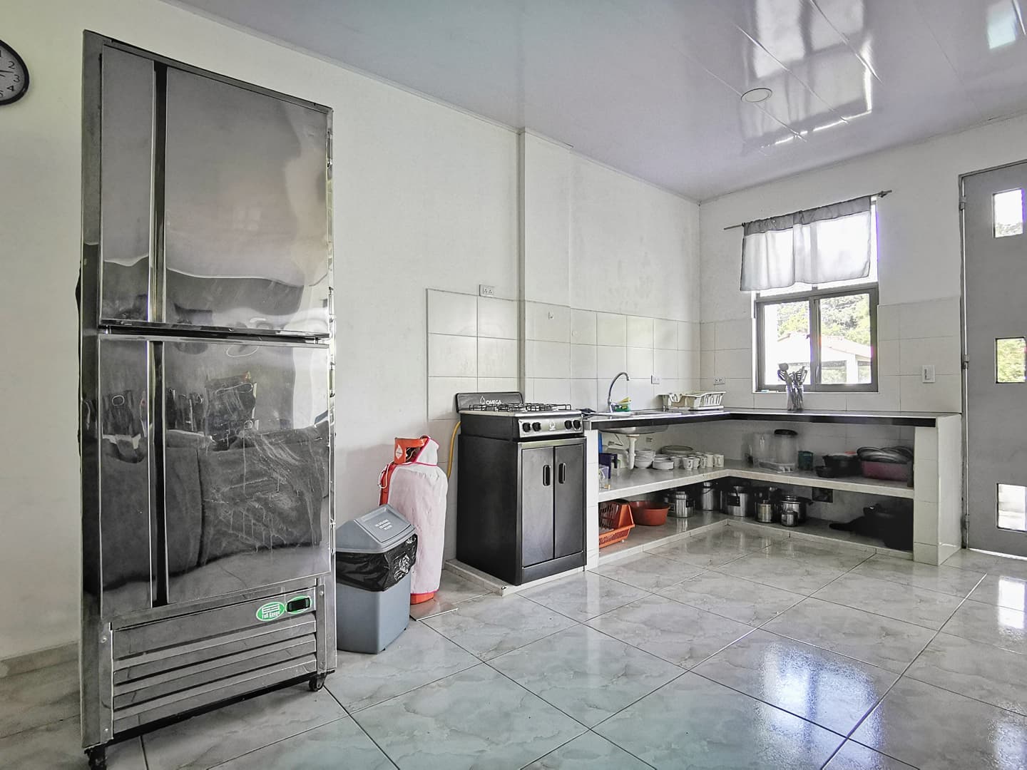 😍La casa Muner grande, cuenta con una cocina completamente equipada, con un refrigerador industrial, estufa de 4 fogones y utencilios hasta para 18 personas.
👉Cotiza tu estadía en nuestra casa, sabemos que tenemos precios muy competitivos.
🔥www.casa.muner.com.co
.
#muner #casaparaalquilar #casaparaalquilarenmelgar #melgar #casasenmelgar #casamuner