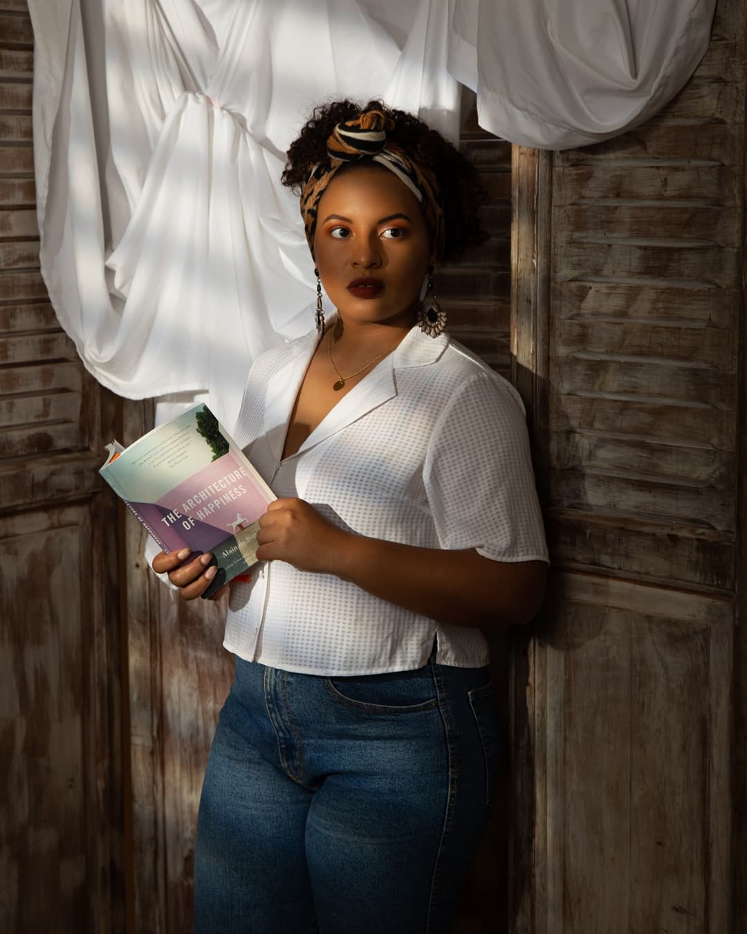 Hoy celebro un nuevo año de vida, jamás me imaginé donde estaría hoy, pero si tenía la certeza de que estaría haciendo cosas que amo.
Por esto de jugar con una casa Barbie en mi niñez pasé a diseñar y construir espacios reales y hogares. Algo que me hace muy feliz.
28🎉
_
En el libro The architecture of happiness del autor Alain de Botton nos recuerda que donde estamos/vivimos influye fuertemente en quiénes podemos ser y es tarea de la arquitectura ser un recordatorio de todo nuestro potencial.
_
📷 @gabriosfera