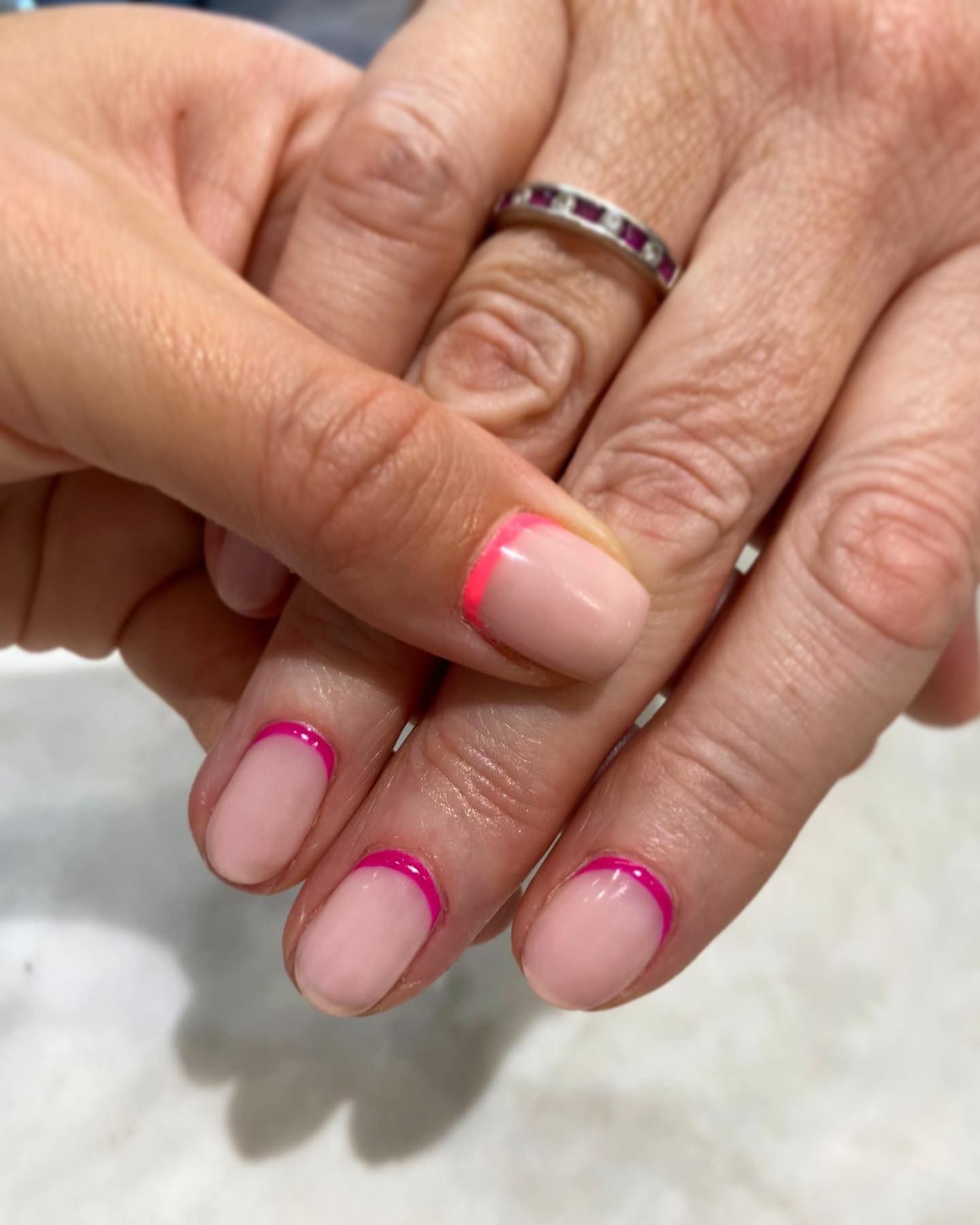 A subtle pop of colour 😍✨
Gel Fingers by Hayley