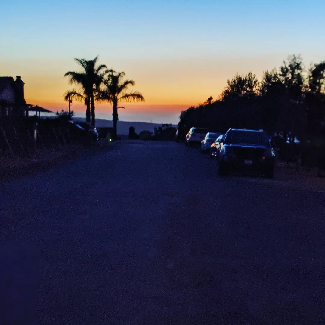 First gig of the weekend had a fun twist! Power went out mid-set, which made an acoustic/electric gig with tracks an acoustic gig in a hurry! Felt bad for the DJ, who had no comparable back up options... Still, my client and her crew partied hard for her 70th in the romantic, candlelit tasting room!