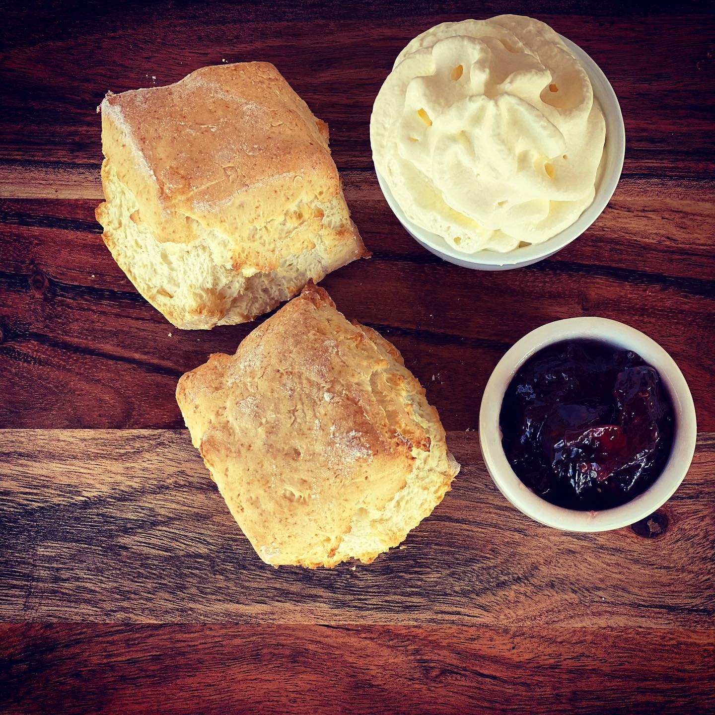 Gluten free scones? Don’t mind if I do! Our very popular light and fluffy scones now available gluten free, served with whipped cream and @beerenbergfarm jam - absolutely delectable! Yum! 😊💕😝🤤