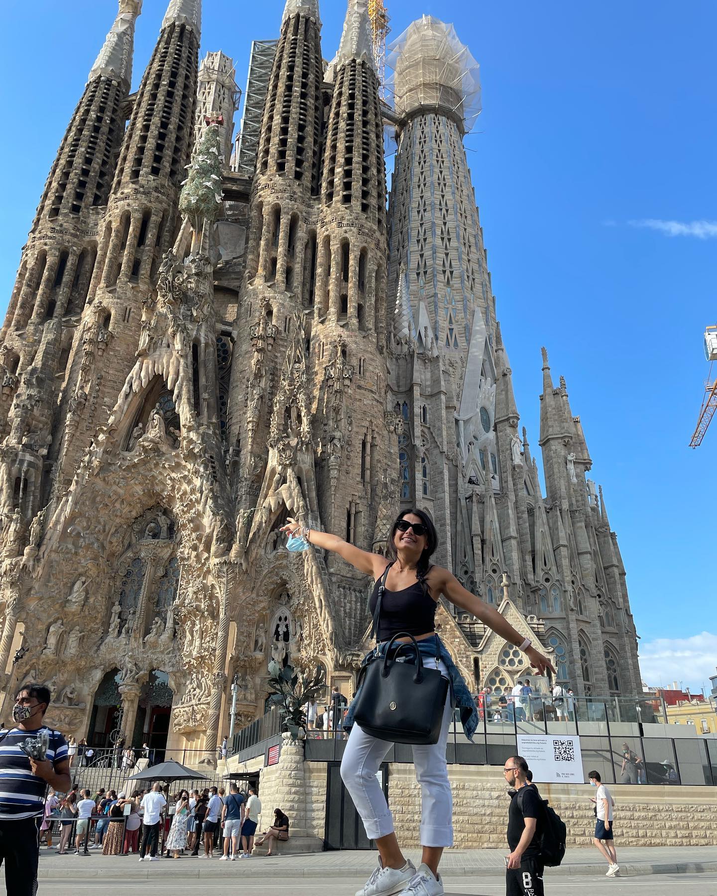 Volete approfittare di questi ultimi giorni di bella stagione per una fuga last minute? Vi spiego nel blog cosa potete fare a Barcellona in soli 3 giorni. Link in bio. Grazie a @la__zucca per questo viaggio speciale 💕#laspandata #barcellona #travel
•
•
•
📍 #travelling #vacation #visiting #traveler #instatravel #instago #wanderlust #trip #holiday #photooftheday #doyoutravel #tourism #tourist #instapassport #instatraveling #mytravelgram #travelgram #travelingram #igtravel #lovelife #traveling #travelblog