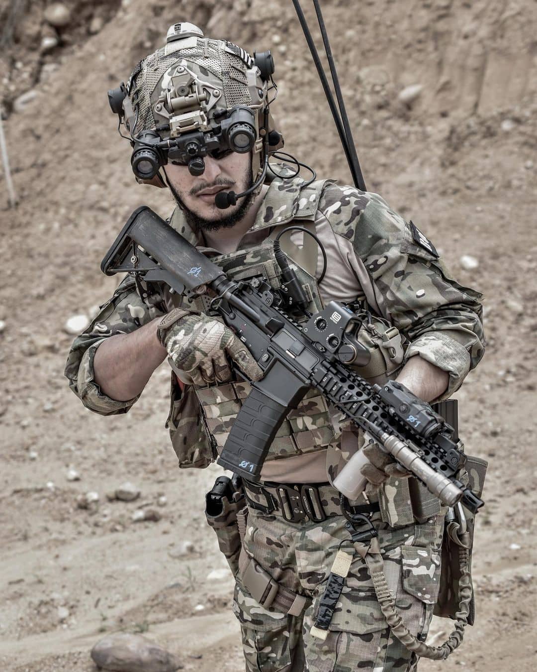 Vive la experiencia de jugar uno de los hobby extremos como lo es el Airsoft 🔥🔥
Regram @callsign_sombra
Train like you fight 🏴☠️
75th Ranger Regiment reenactment🇺🇸
#airsoft #milsim #reenactment #airsoftmilsim #75thrangerregiment #mk18 #pvs31 #opscore #impression #milsimairsoft #reenact #mk18mod1 #milsiminternational #milsimmedia #callsignsombra #danieldefense #milsimmedia #milsimlife #peq15 #rc2 #socomrc2 #surefire #eotechexps3 #xps3 #g33 #eotechg33 #surefirerc2 #surefiresocom #kac300 #airsoftcolombia #airsoftlike