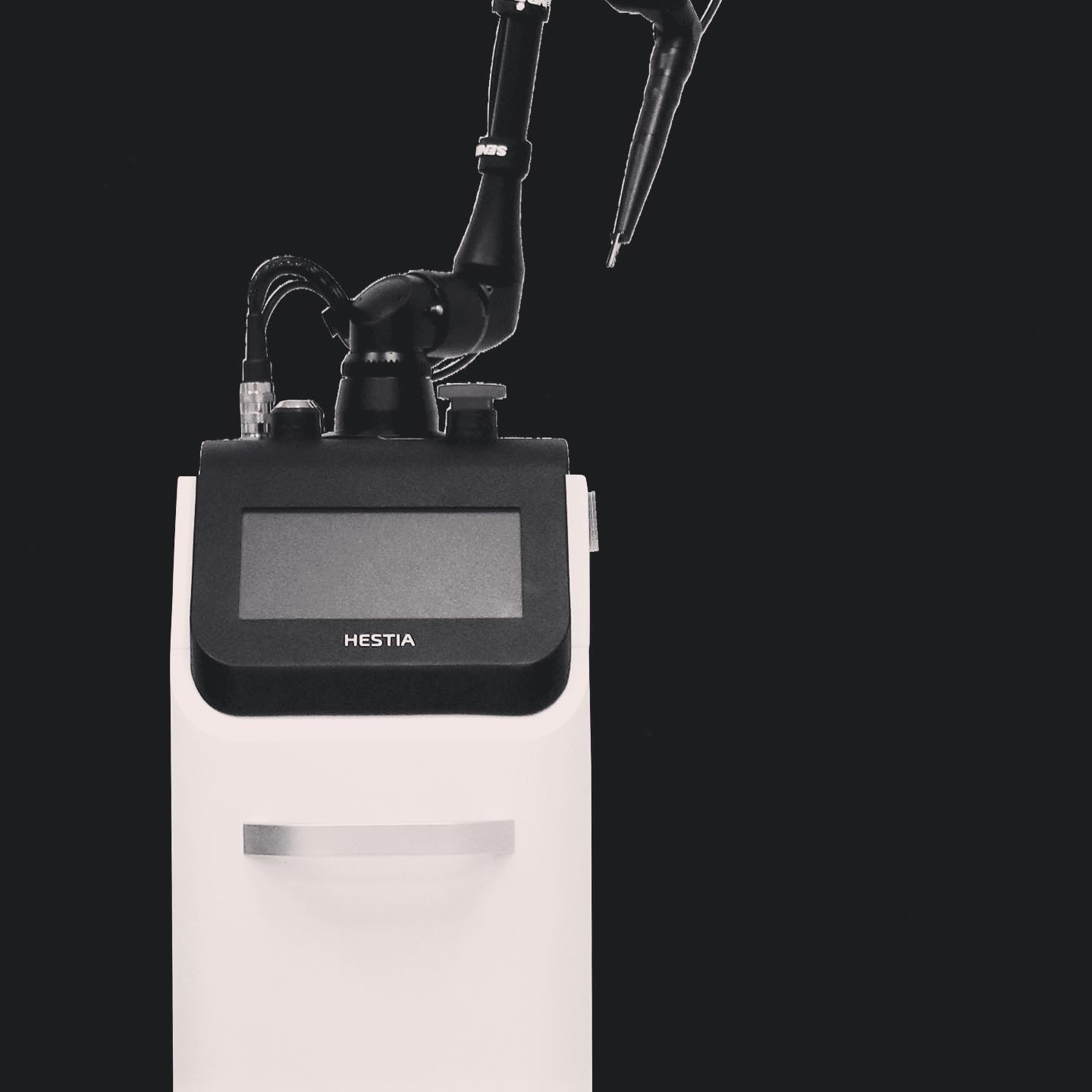 Laser Co2 fractionné et Ultra pulsé #Hestia l’outil idéal pour le traitement des cicatrices, des lésions cutanées et des paupières.