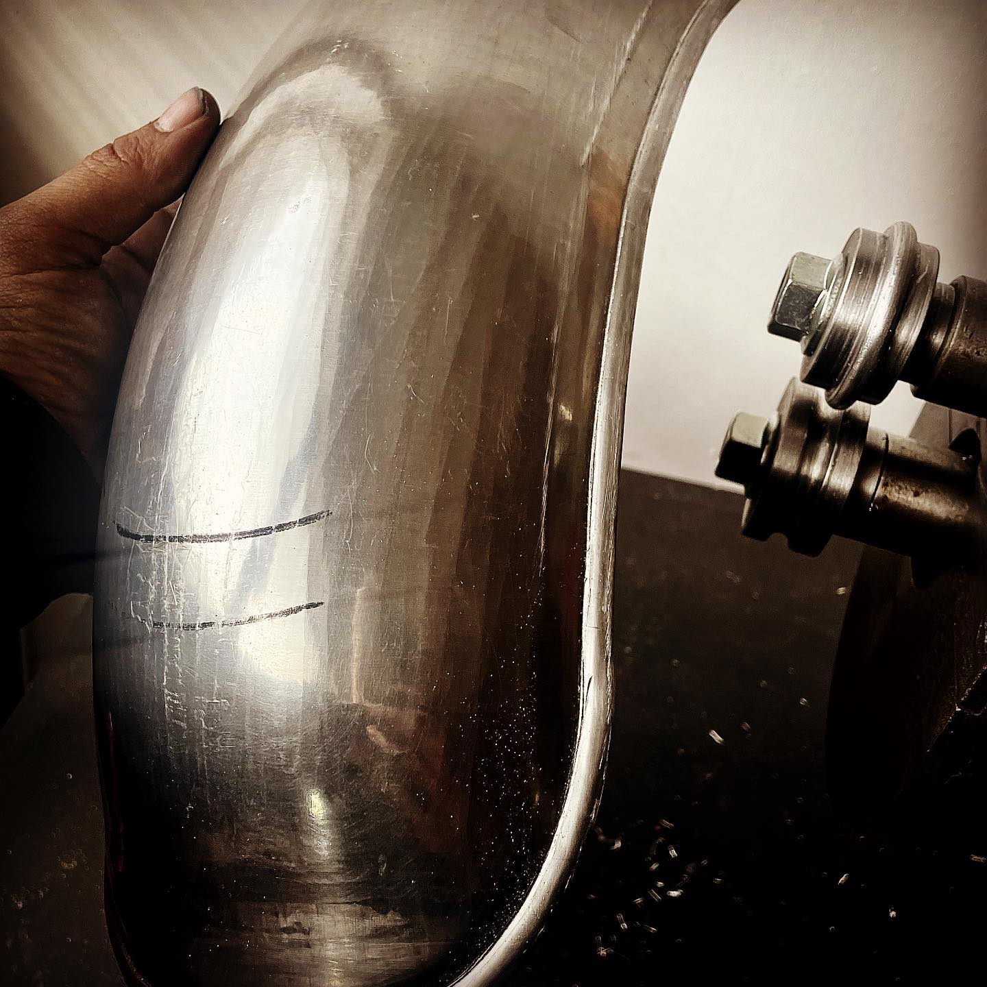 #herstellung eines #fender #alufender #aluschutzblech #motorrad #motorbike #motorcycle #custombike #handcrafted #germanbikeprojekt by #robby