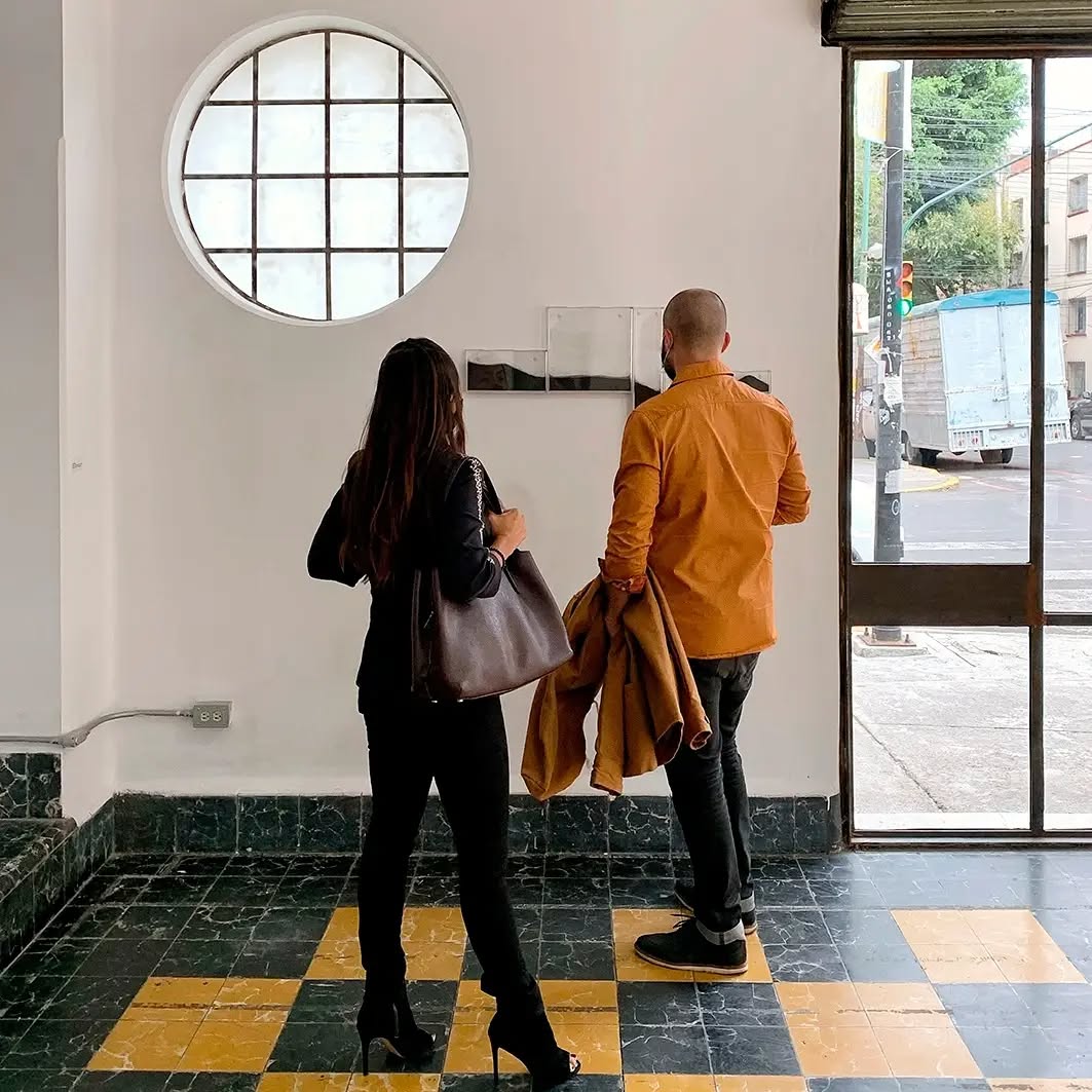 Gracias a todos los que nos acompañaron el día de la inauguración, a los artistas y a todo el equipo de @casawabi.
"Construyendo paisaje" se encuentra abierto al público de Lunes a Viernes de 10:00 a 17:00 hrs en Dr. ATL 62, Santa María la Ribera, CDMX.
En tu visita sube una historia y etiqueta a @cordoba_lab para compartirlo en nuestras redes sociales📢
Obras de:
@albarmunz
@julio_barrita
@luiscansecoart
@do_studio_mx
@blanca_gonzalez_dibujo
@sergio_gutierrez_a
@joseangelsantiago
@luvia_lazo
@morelosleoncelis
@edithmorales_art
@rrrrrr.es
@jaimeruiz.mtz
@isabel_sanchez_s_ceramica
@guadalatas
@villagrangalindo
#exhibicion #exposicioncolectiva #exposiciones #exhibición #arte #artemexicano #artecdmx #exposicioncdmx #exposicionescdmx #arte #artistasmexicanos #artistasoaxaqueños #cdmx #cdmxcultura #cdmxart #cdmxarte