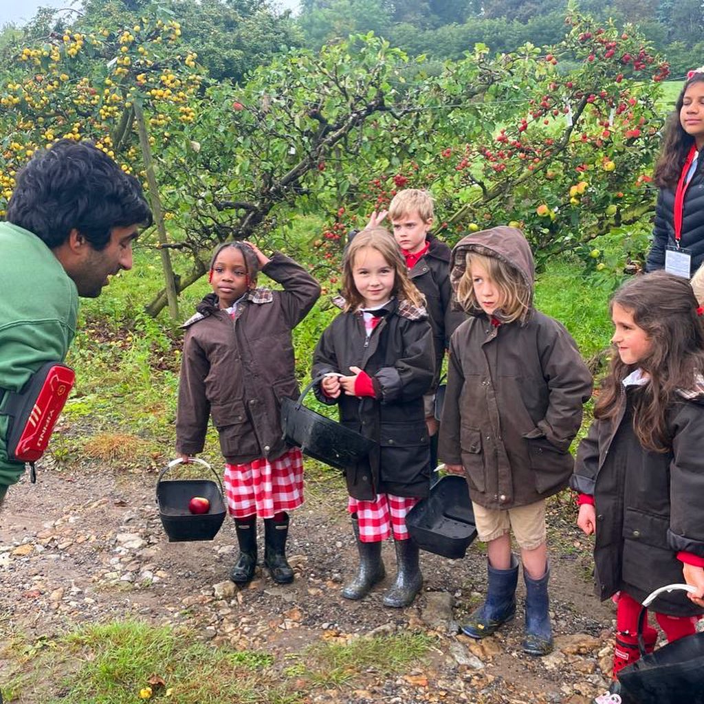 Another visit to the wonderful Keepers Nursery… checking our St Helens apple trees, learning new facts and increasing our knowledge, tasting old and new varieties…and filling our baskets!
#montessori #montessorimaidstone #montessorikent #montessorieducation