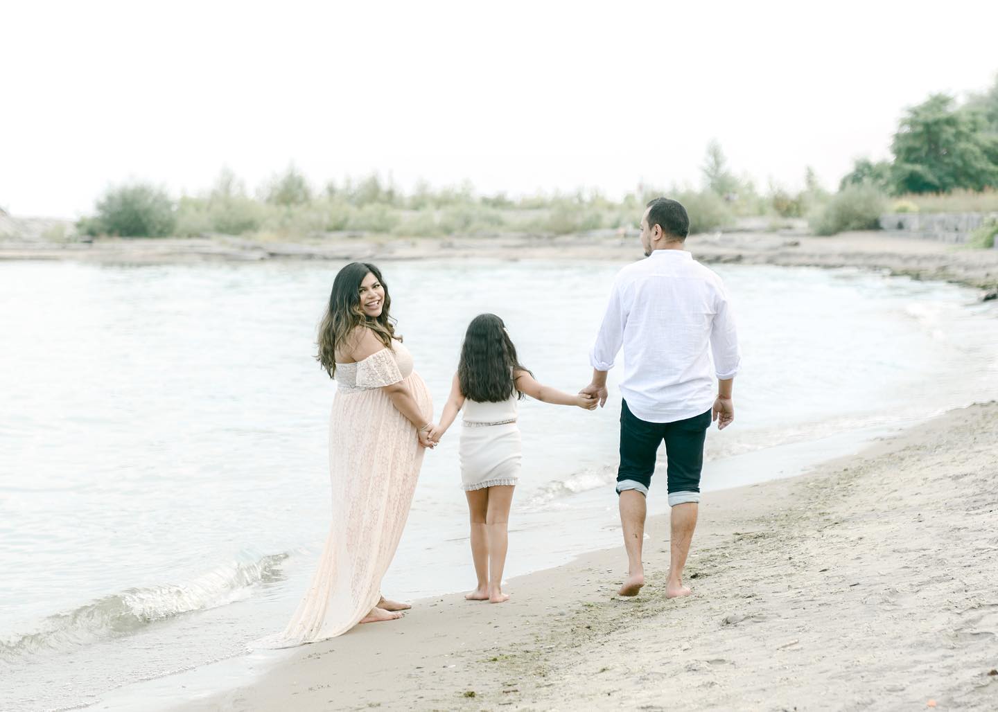 I hope everyone had the loveliest Thanksgiving!! This one may have looked a little closer to normal, which is very exciting in and of itself. It’s a relief and a great joy for families who have been able to safely come together and celebrate again. Add all that delicious food and you’ve got one heck of a holiday!! (Seriously. I’m gonna start to look like a turkey soon and I ain’t even mad.)
Happy Thanksgiving yesterday!!
.
.
.
.
.
.
.
#maternityphotography #maternitysession #familyphotography #newbornphotography #maternity #familysession #torontomoms #gtamoms #torontomaternityphotography #torontomaternityphotographer #torontonewbornphotographer #torontofamilyphotographer
#torontophotographer #gtaphotographer #ontariophotographer #torontoportraitphotographer #torontoeventphotographer #pregnantandperfect #bumptobaby #themotherhoodanthology #familyinspo
#refinedpresets #refinedco #lightroompresets #naturallight #naturallightphotography #lightandairy #megmateraphotos