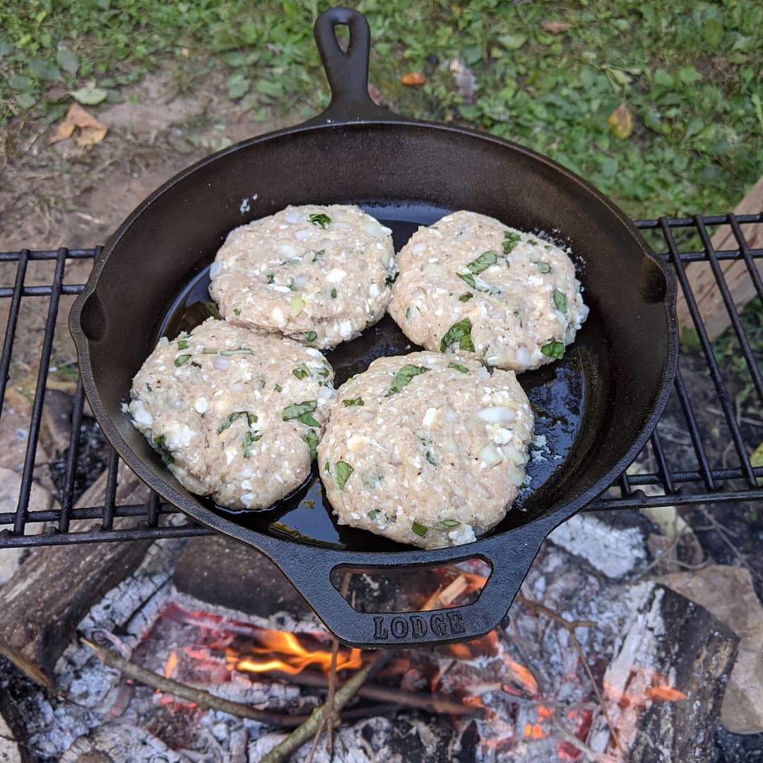 Nothing quite like cooking over a fire on a crisp fall Saturday ๐๐๐๐ฒ
Basil feta chicken burgers!