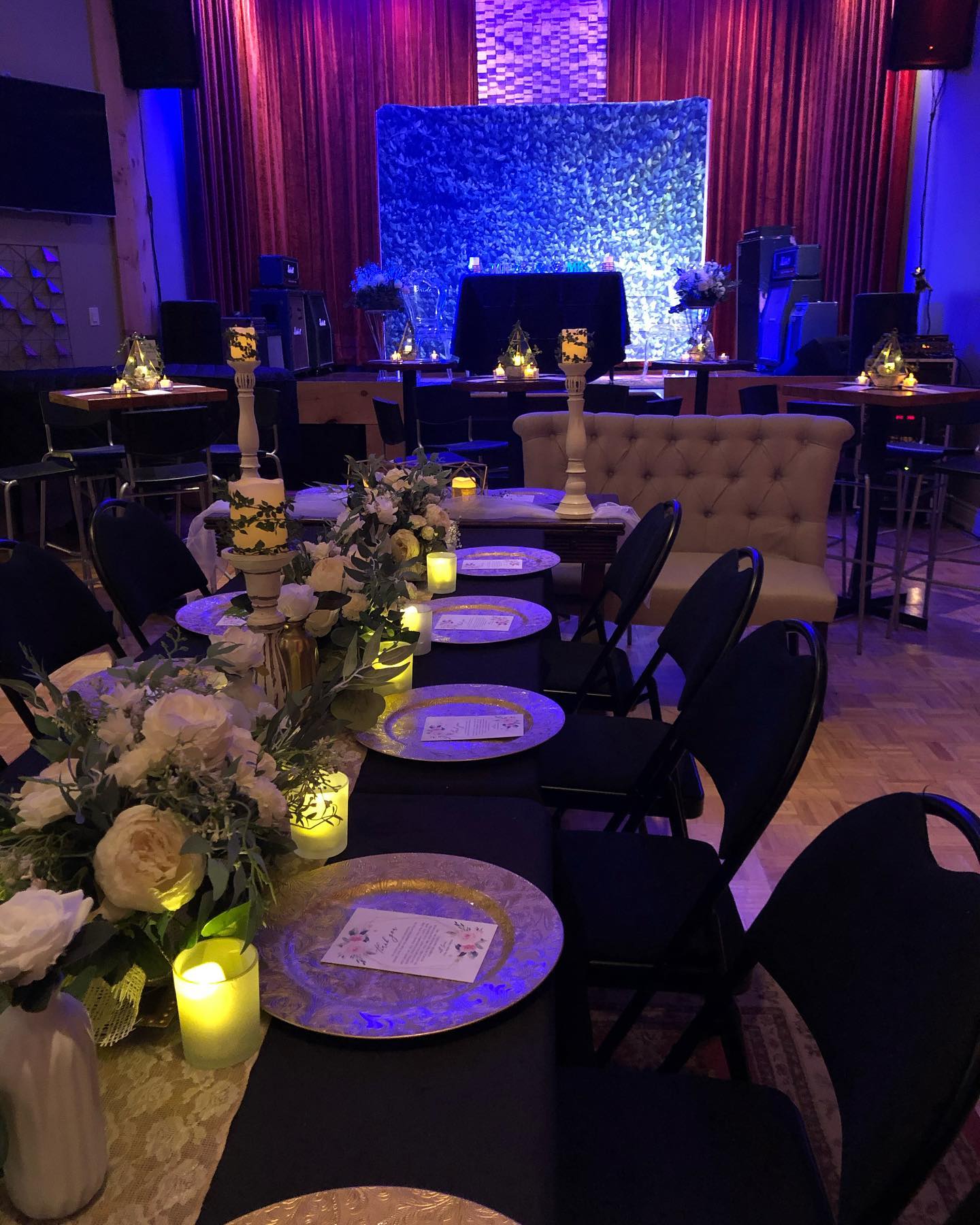 Beautiful wedding decor setup. It was our first event back since lockdown and we couldnât be more happy that we are openly celebrating with others. #weddingdecor #weddingsetup #weddingvenue #burlingtonontario #btownsound