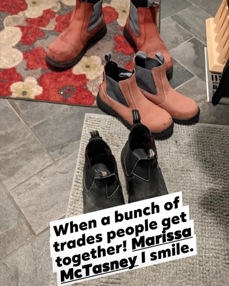 Happy Thursday photo!
#GotMoxie #WorkBoots #WorkingWomen #Grateful