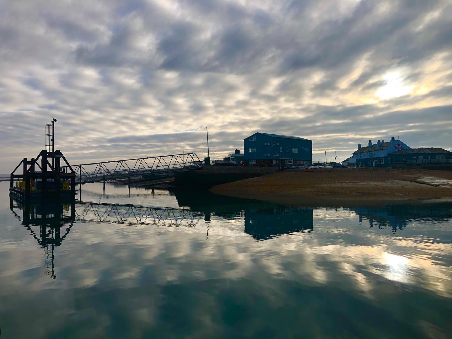 LHB HQ perfectly mirrored by the flat calm waters this morning…
#langstoneharbour #mirror #thatsky