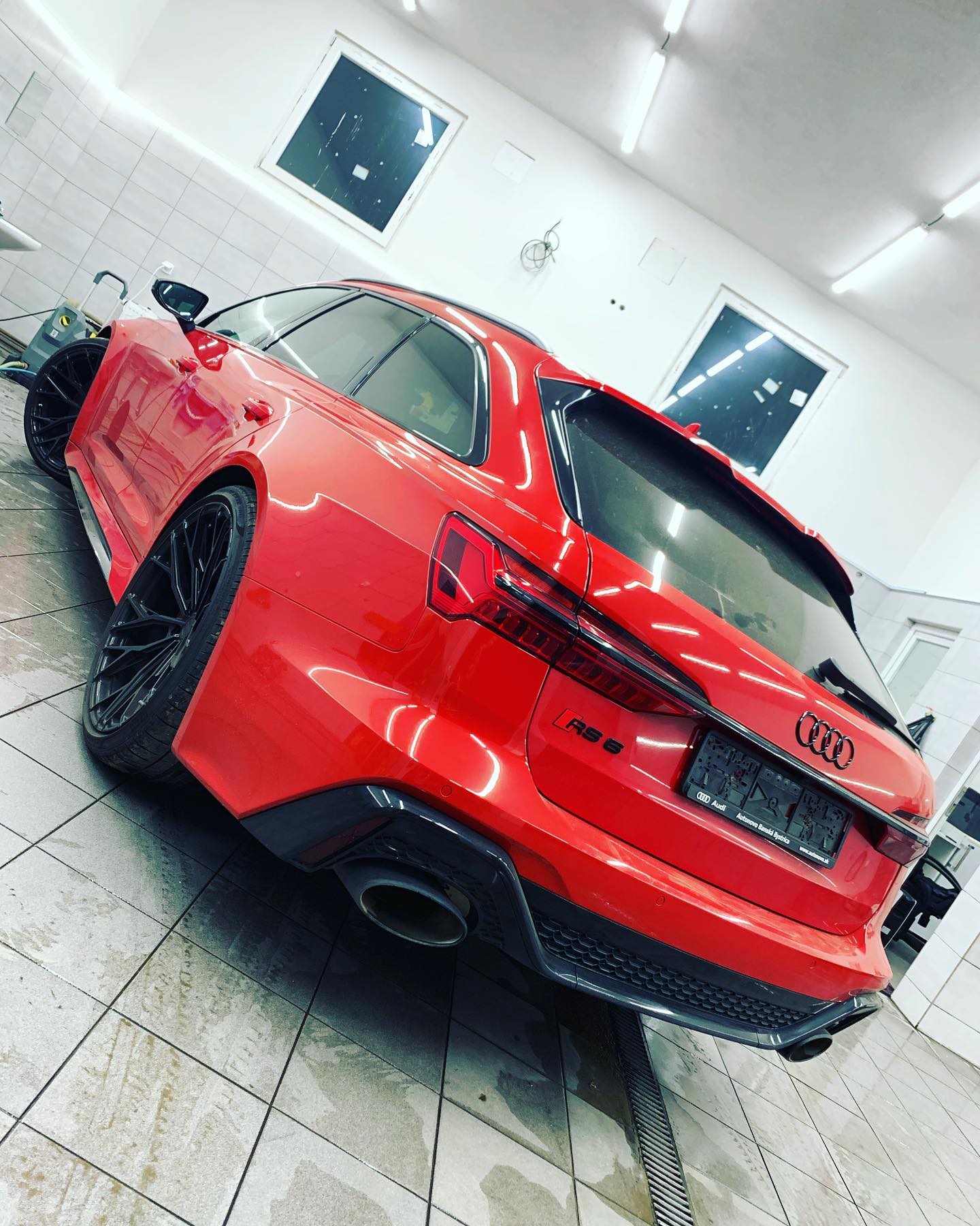 Rs6 👌
.
#audi #audirs6 #quattro #600hp #v8 #v8supercars #red #biturbo #audisport #audiczsk #audiclub #czechrepublic #brno #brnoslatina #instagram #instagood #instaphoto #brnoboy #autumn
