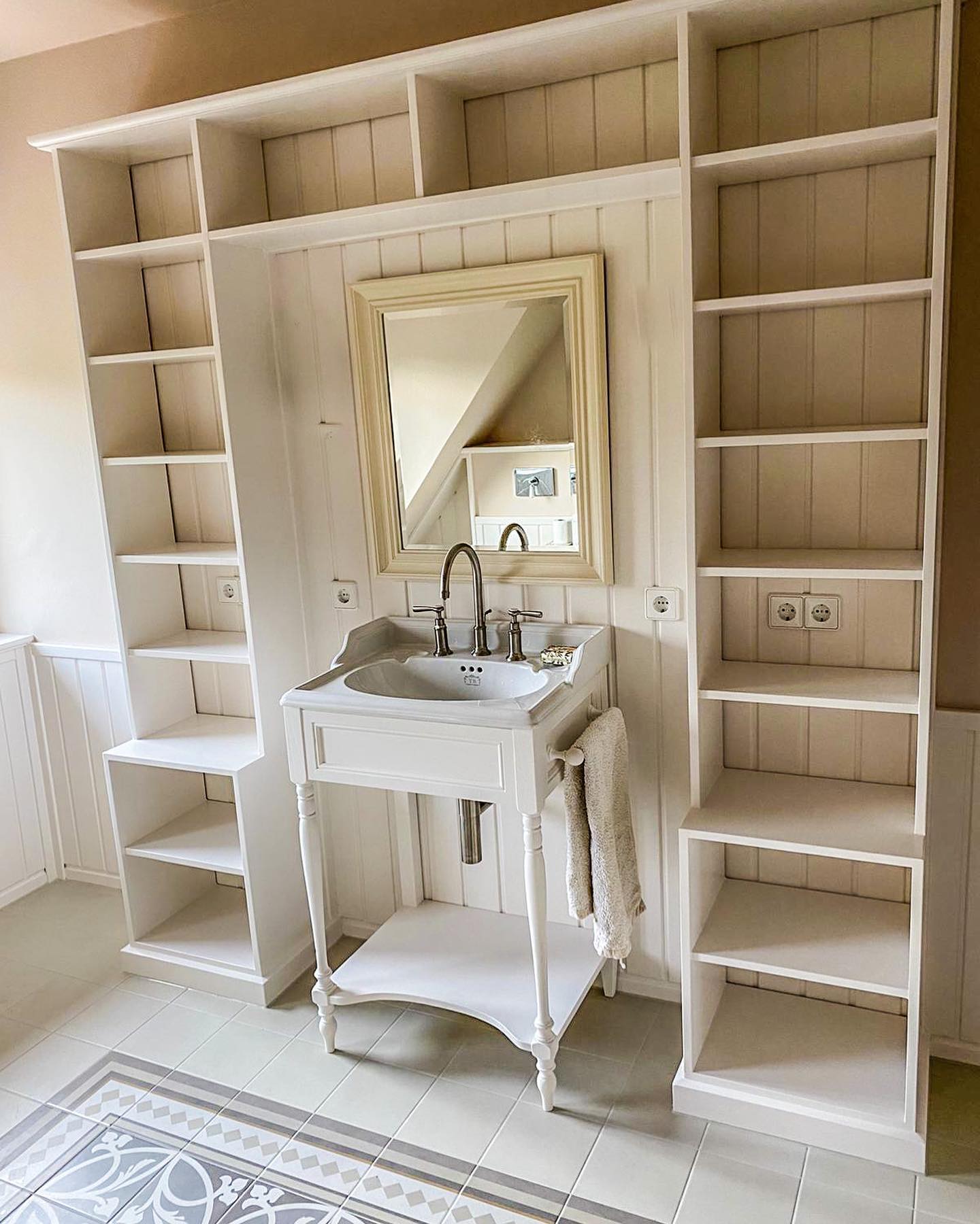 Für jeden Geschmack das passende 🤍
•
•
•
#designdeinbad #badezimmer #bäderzumverlieben #altbauliebe #sanitäreckert #konstanz #badausstellung #bäderarchitektur #badezimmerdesign