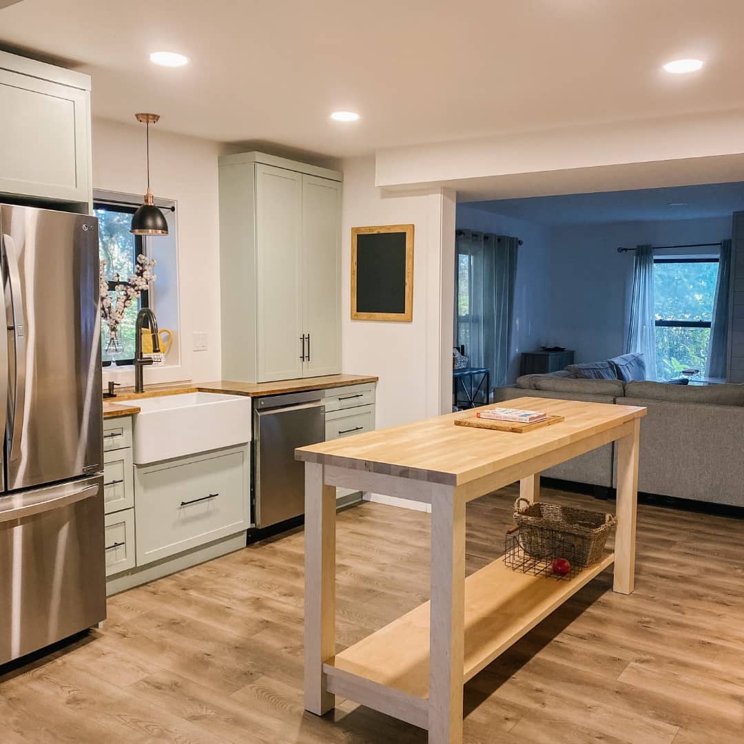 Delivered this beautiful island today. A solid Butcher block countertop with a long fixed shelf underneath. Let the wood do the talking, all it needed was a nice clear coat to make it pop. Isn't it gorgeous #solidmaple #clearcoat #kitchenisland #dubescustomcreations