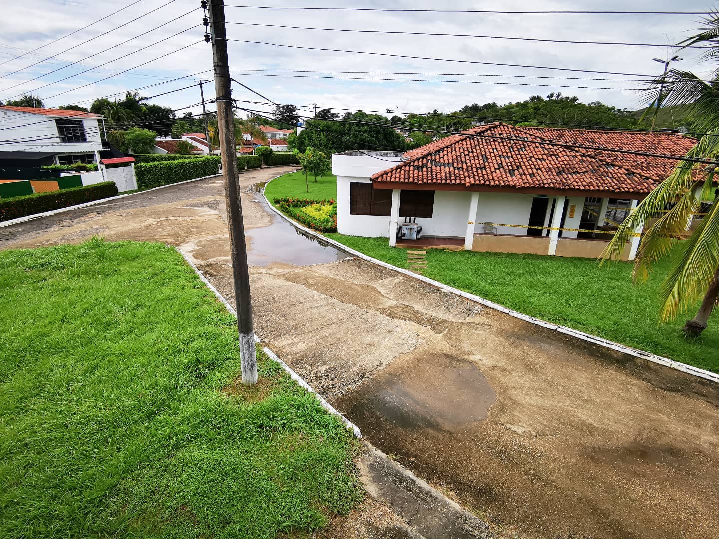 🌦️Esta época de lluvias es perfecta para pasar unos días en Casa Muner.
👉Es muy cómodo estar un rato en la piscina sintiendo el agua fría de la lluvia, combinada con el clima caliente de Melgar 🥰.
🔥Separa la casa en www.casa.muner.com.co
.
#casamuner #casaparaalquilar #casaparaalquilarenmelgar #melgar #casasenmelgar #lagomelgar #vacaciones #muner #tolima