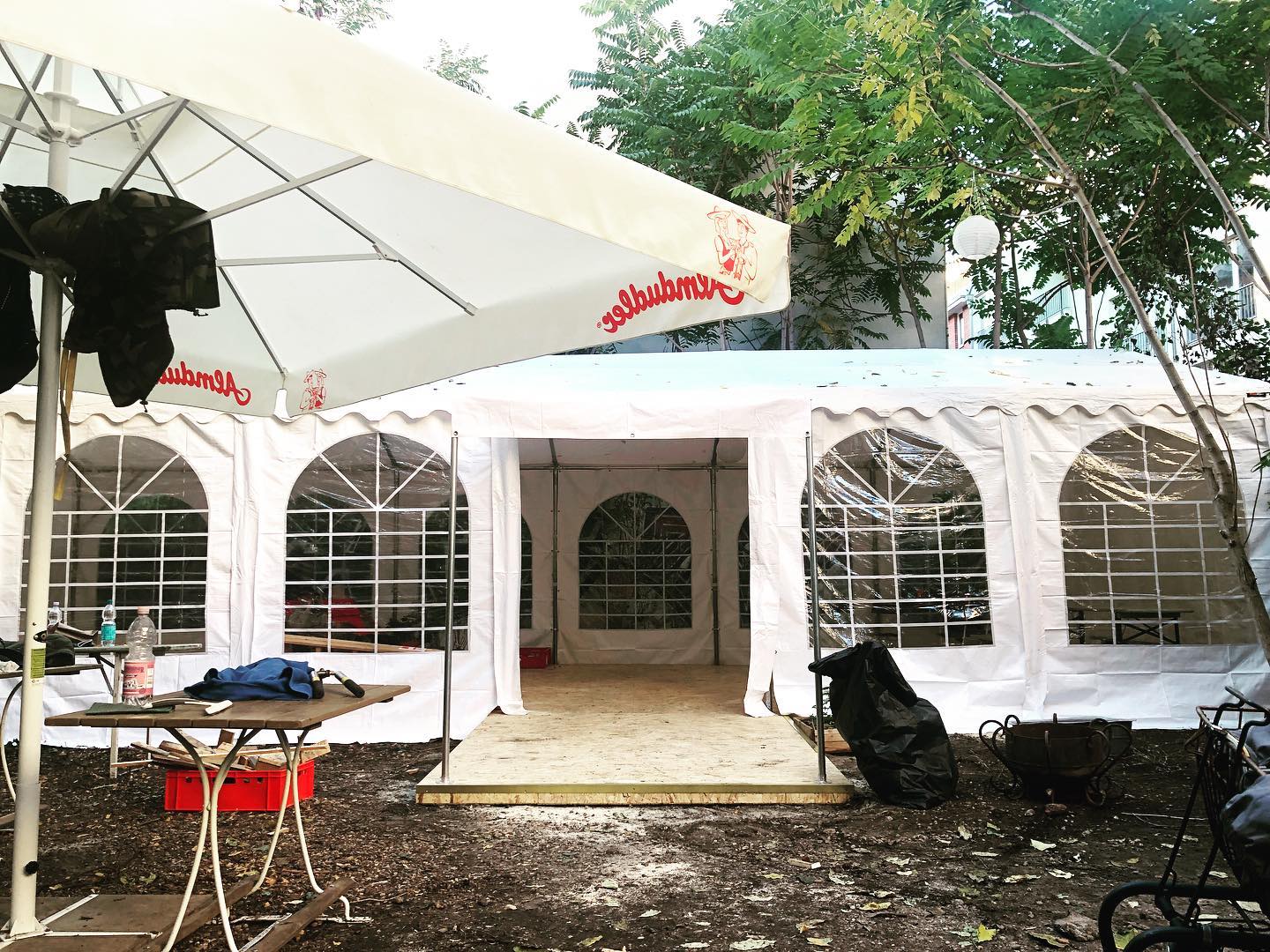 There‘s something going on…
@broilerparkost 😎
.
.
.
.
.
#broilerpark #mädchenitaliener #mulackstrasse #biergarten #imbissbude