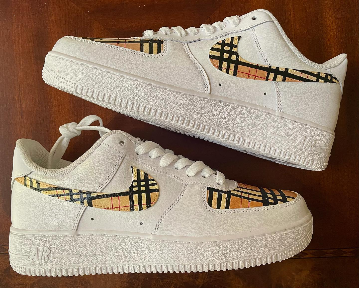 burberry plaid air force 1s🤎
-
order now from my website! link in bio
-
#art #create #explorepage #customshoes #nike #artistsoninstagram #artoftheday #airforce1 #createexplore
#artofinstagram #custommade #nikeairforce1 #burberry