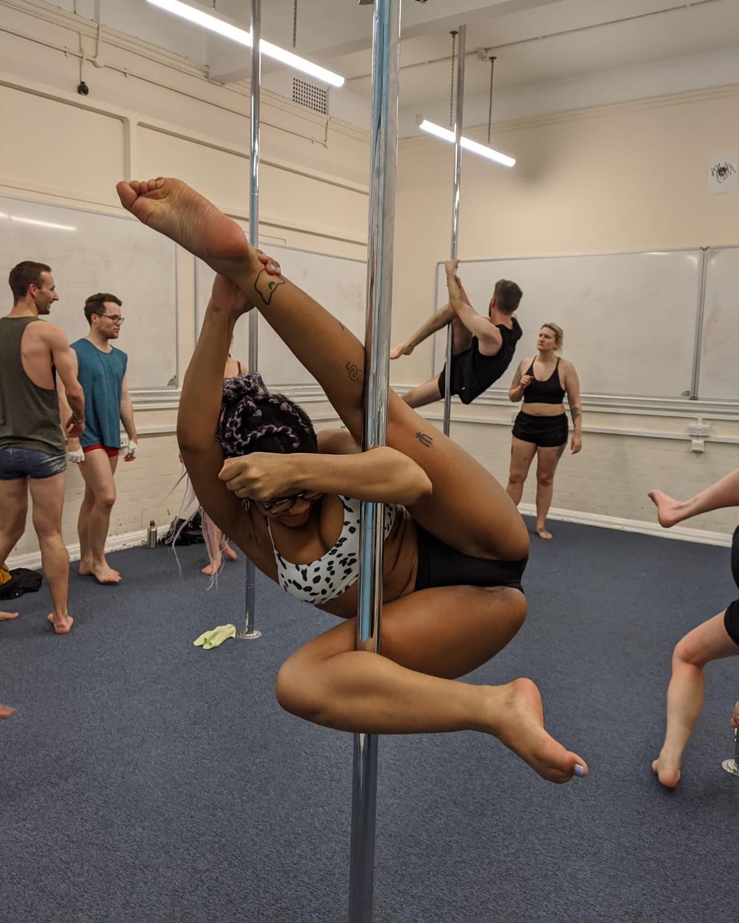 Hey everyone! Just a little reminder that due to room bookings next week, we only have one Beginners & Lower Intermediates class on Tuesday 9th November.
The class is currently full, BUT go ahead and add yourself to the waiting list and you may get a space through dropouts.
However we have THREE Beginners classes this week due to demand, starting tonight, so get booking!
www.geminipolestudio.co.uk