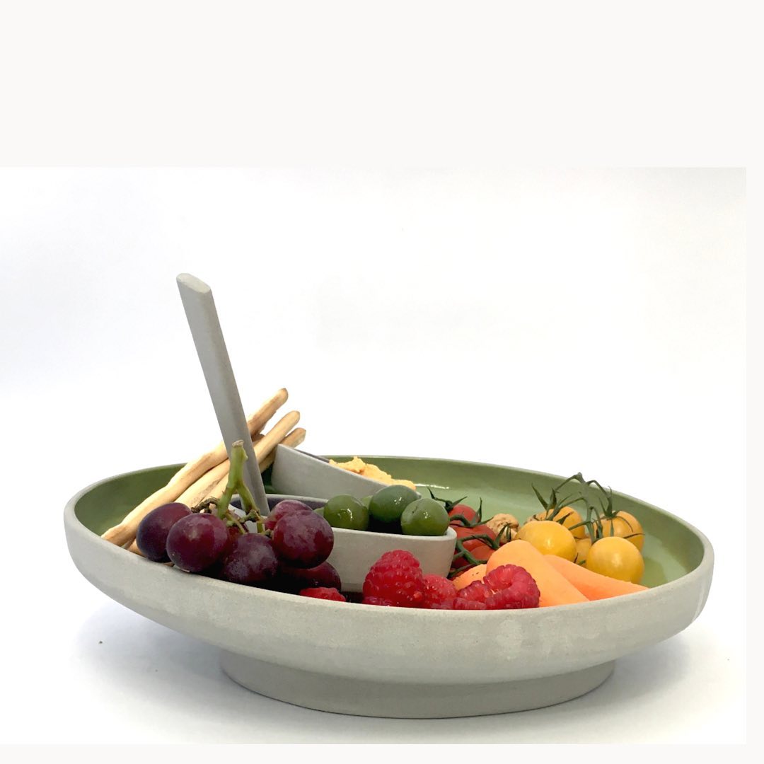 So please to have been asked to participate in ‘A Festive Feast’ opening this Saturday 6th November - 9th January. @makerswales in Cardiff.
This large Avocado and Deep Orchid Tilted Platter set will be there along side other amazing makers who work with textiles, glass, print, jewellery, metal, ceramics and more #tableware #handbuilding #throwing #pottery #modernism #brutalistarchitecture #breakfast #contemporaryart #designermakeruk
#handmade #kitchenstyling #foodie #foodstyling #brutalistinspiration #contemporaryart #antipastoplatter
#handmade #kitchenstyling #brutalceramics #handmadeinwales #famfamily @find.amaker #craftinthebay #afestivefeast