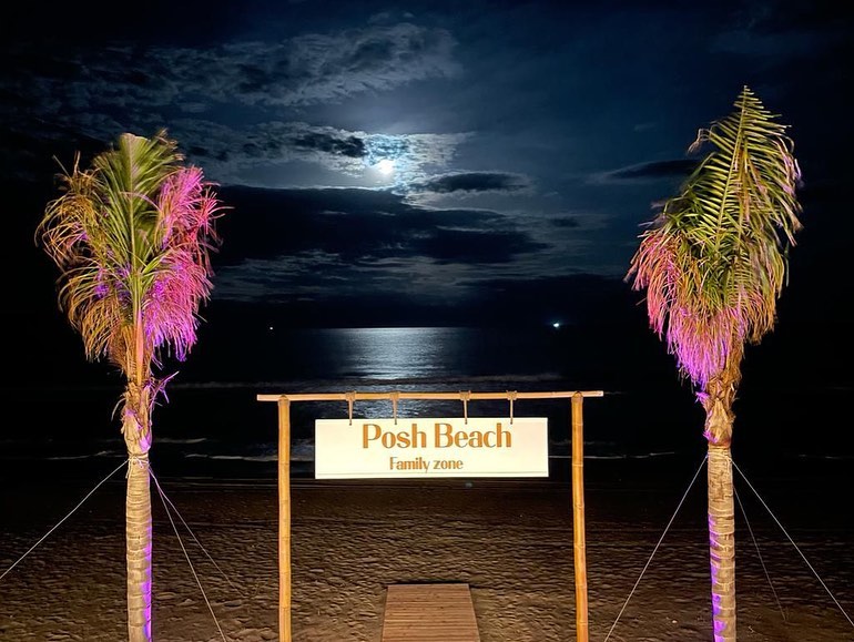 Sky above 🌌
Sand Below 🏝
Peace within… @posh.beach 🐚 🌊
#poshbeach#sky#stars#sand#sea#seaside#sealife#palmtrees#paradise#calm#relax#peace#peaceful#peaceofmind#beach#restaurant#seafood#wine#bestview