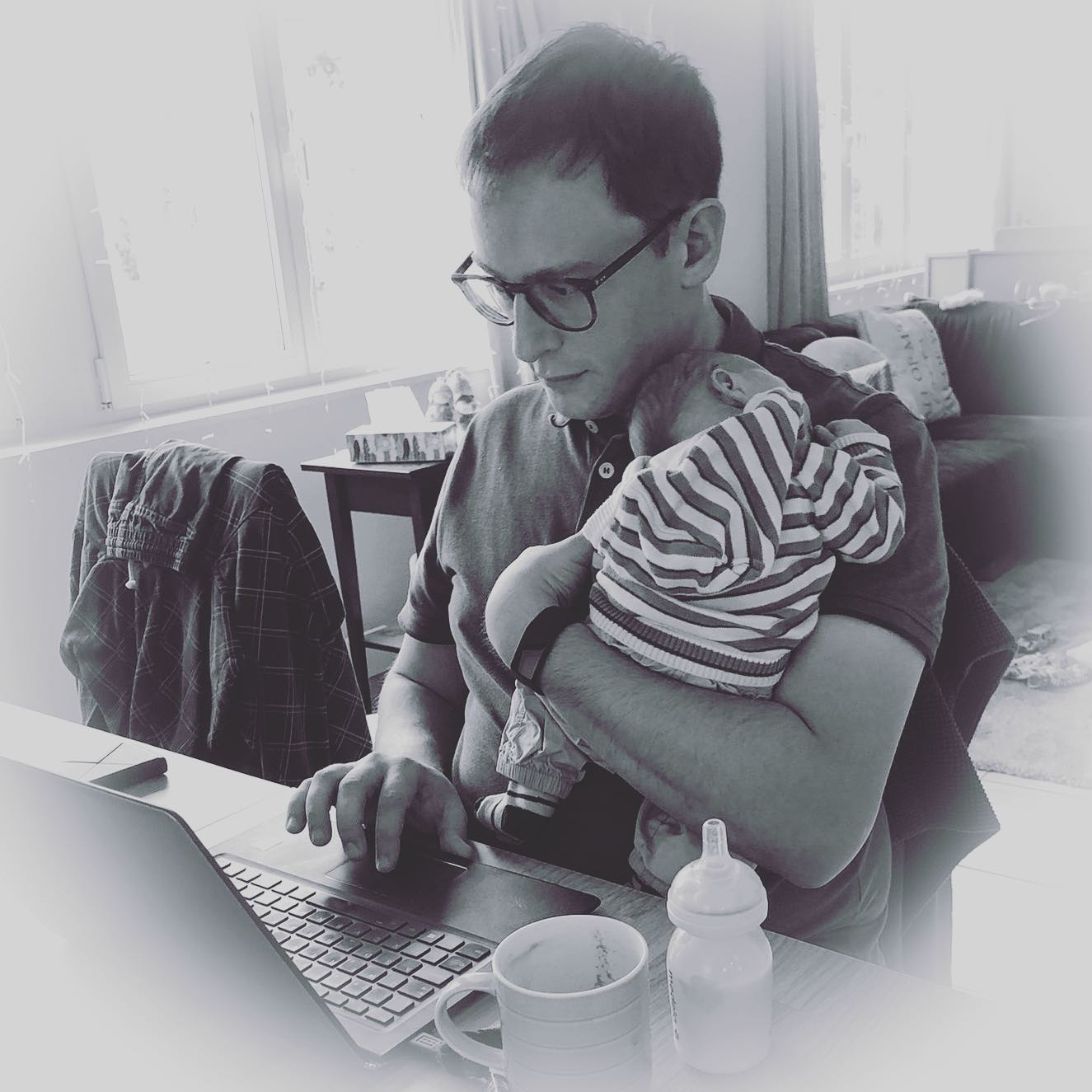 Schreiben unter erschwerten Bedingungen, dafür mit umso mehr Glücksgefühlen. 🤗 Meine bisherige Schreibzeit in der Nacht wird nach der Geburt unseres zweiten Sohnes wohl wieder für einige Monate ausfallen. Aber das ist es allemal wert und #marcusvonarbona wird das sicher verstehen 😉
www.rafael-wagner.ch