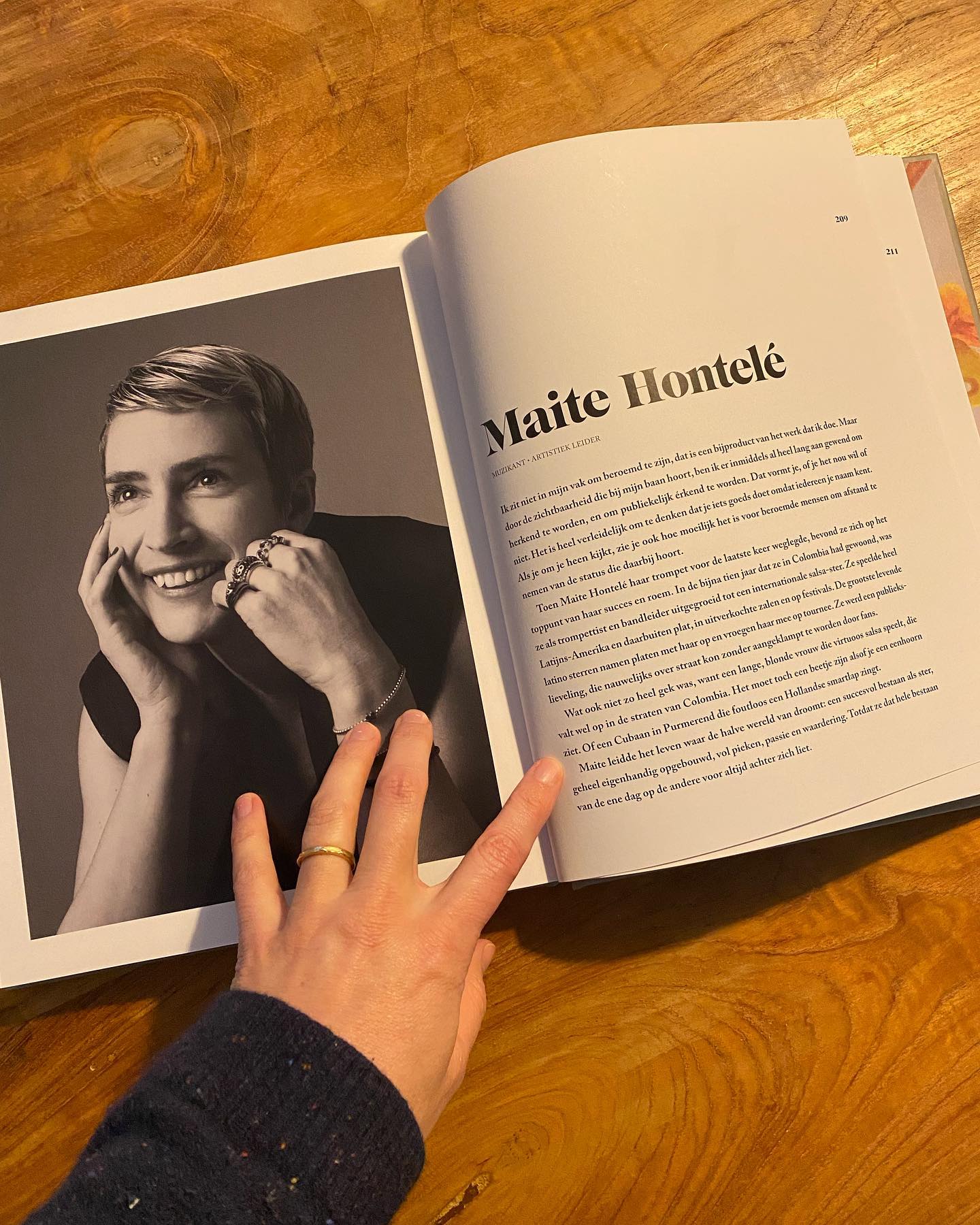 I am so incredibly honored to be part of this wonderful book! Written by @evajinek , @lizzyvanhees and Veerle Weustink. Stories about women and their struggles and highlights, well, stories about life. Thanks again for the invite Eva! And congratulations @robin_de_puy for the beautiful photos! #droomgroot #dreambig #sueñaengrande