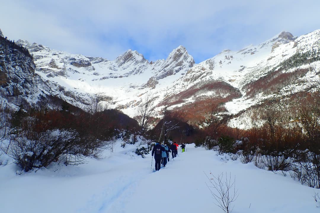 ¡Días de #raquetasdenieve en Ainsa, Ordesa! ¡Reserva tu actividad guiada para disfrutar de un invierno diferente! ❄❄
Más info: 608 33 15 94
.
.
.
.
.
#ainsa #boltaña #pirineos #huesca #ordesa #pineta #invierno #aragon #huescalamagia