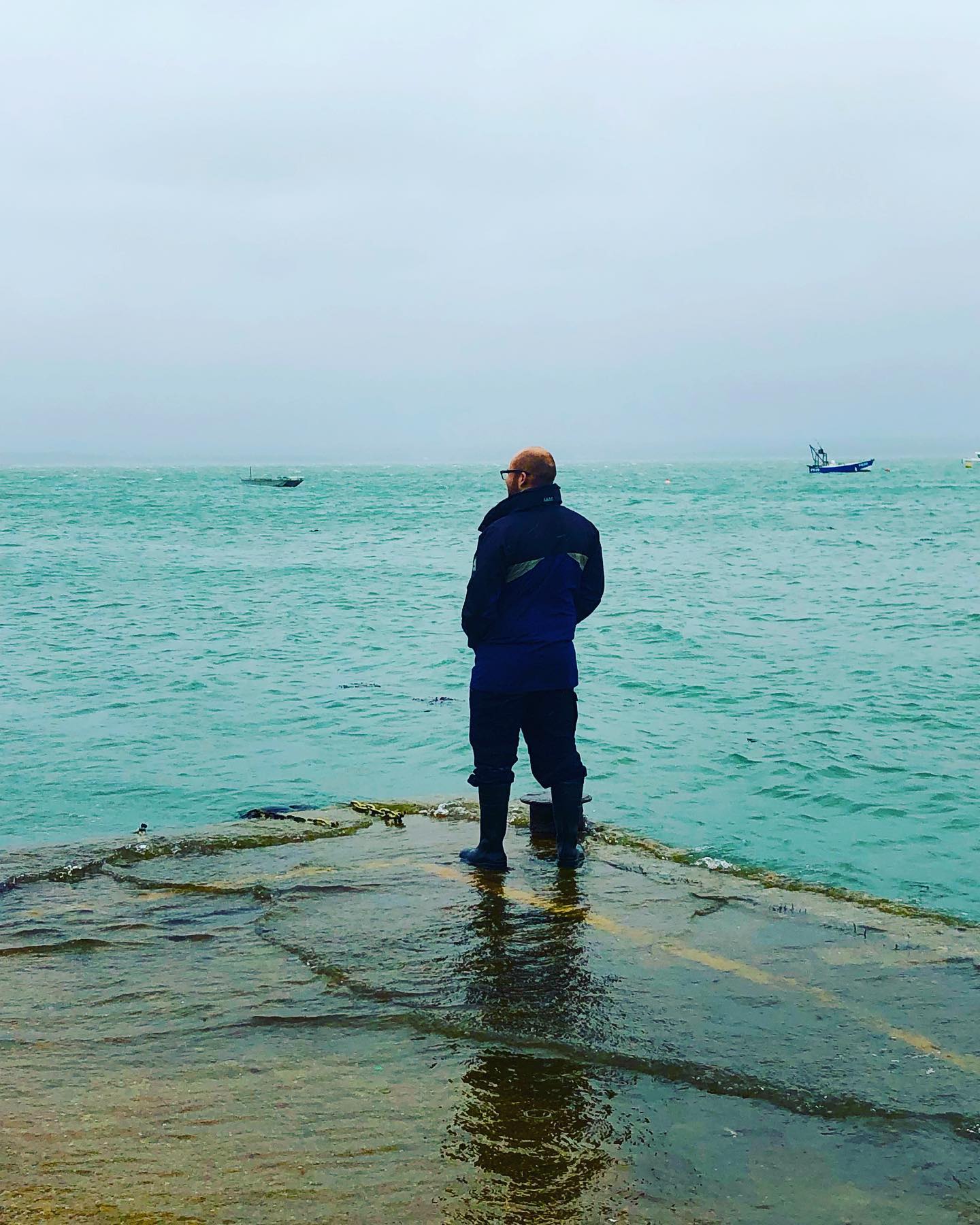 Storm Barra has caused a surge and pushed the water over the top of the quay wall here at LHB HQ this afternoon….
#stormbarra #hightide #langstoneharbour #climatechange