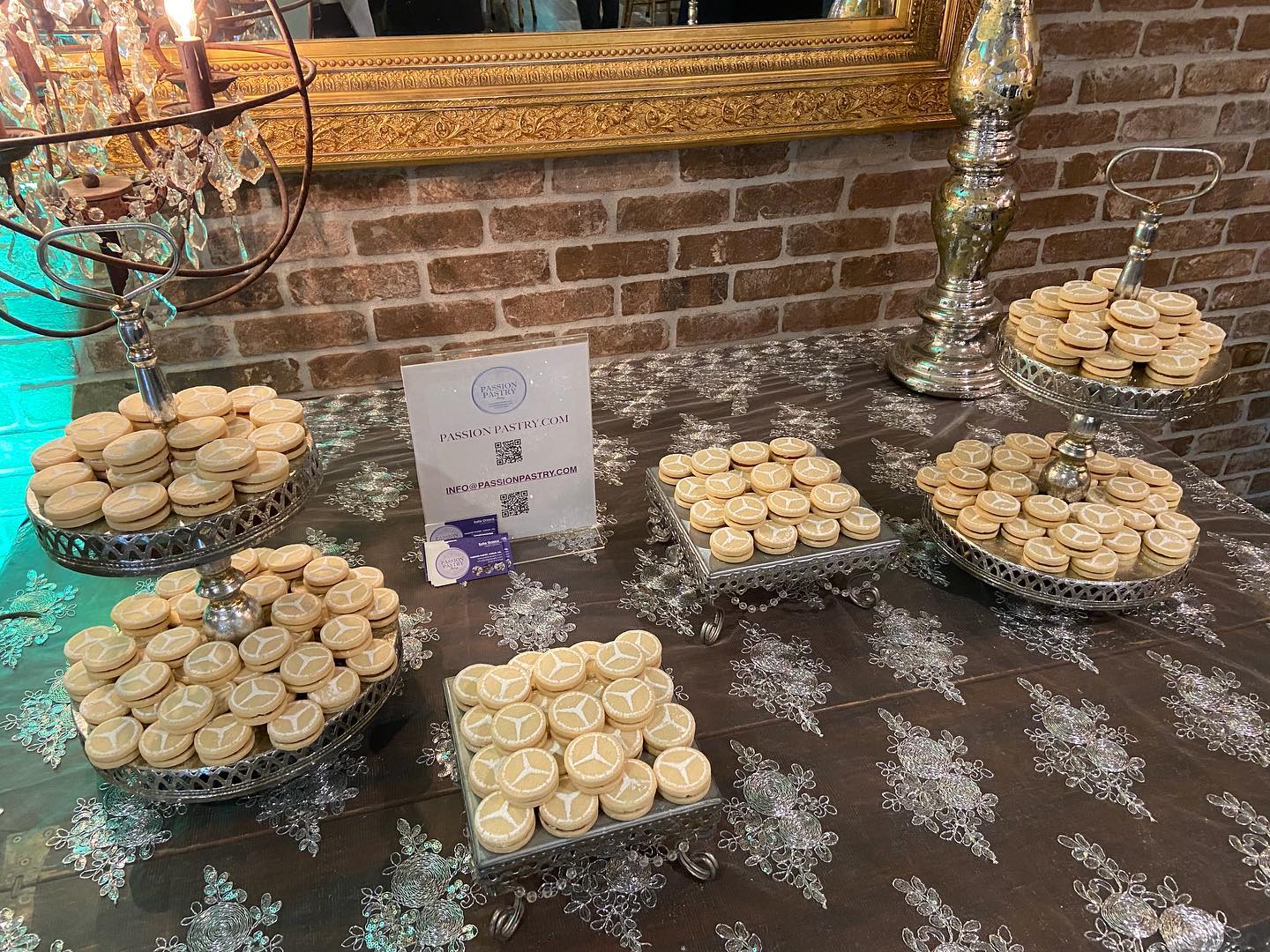 Introducing a new capability ! STENCIL DESIGNED ALFAJORES. We were happy to collaborate with the Mercedes Benz club and provide them these custom alfajores !