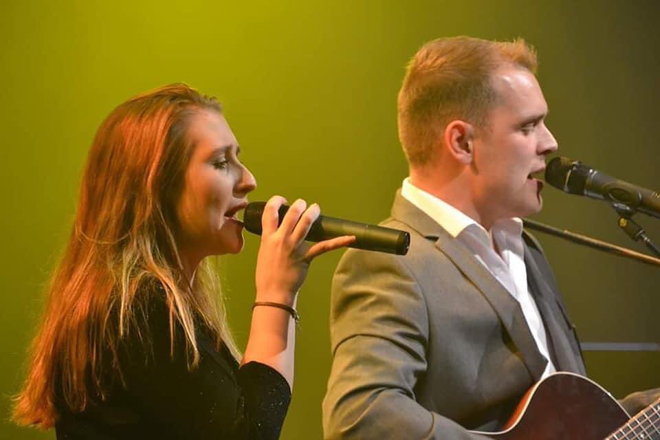 Nog geen stem uitgebracht voor de Fryske Top 100?☺️
Stem dan ons nummer “Underweis” van het Boudewijn De Groot yn t Frysk project de Fryske top 100 in☺️ Daar maak je Lotte Broersma en mij heel erg blij mee👍😜
Link naar stempagina in de bio! #frysketop100 #fryslân #boudewijndegroot #boudewijndegrootyntfrysk #reizgerynfryslan #omropfryslan