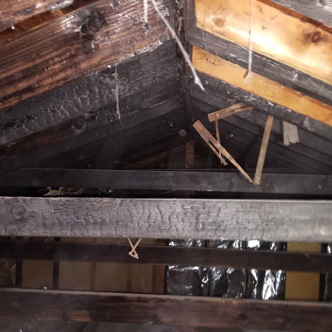 Owners purchased a flipped house and noticed a "smokey smell." Turns out there was an undisclosed fire at the property that was rebuilt with the smoke and fire damaged lumber 🤦♂️
Thankfully we caught it before our Rochester heavy snow loads show up.
.
.
.
.
.
.
.
.
.
.
.
.
.
.
.
#attic #fire #smoke #ohsnowyoudidnt #youdoneflippedup #rafter